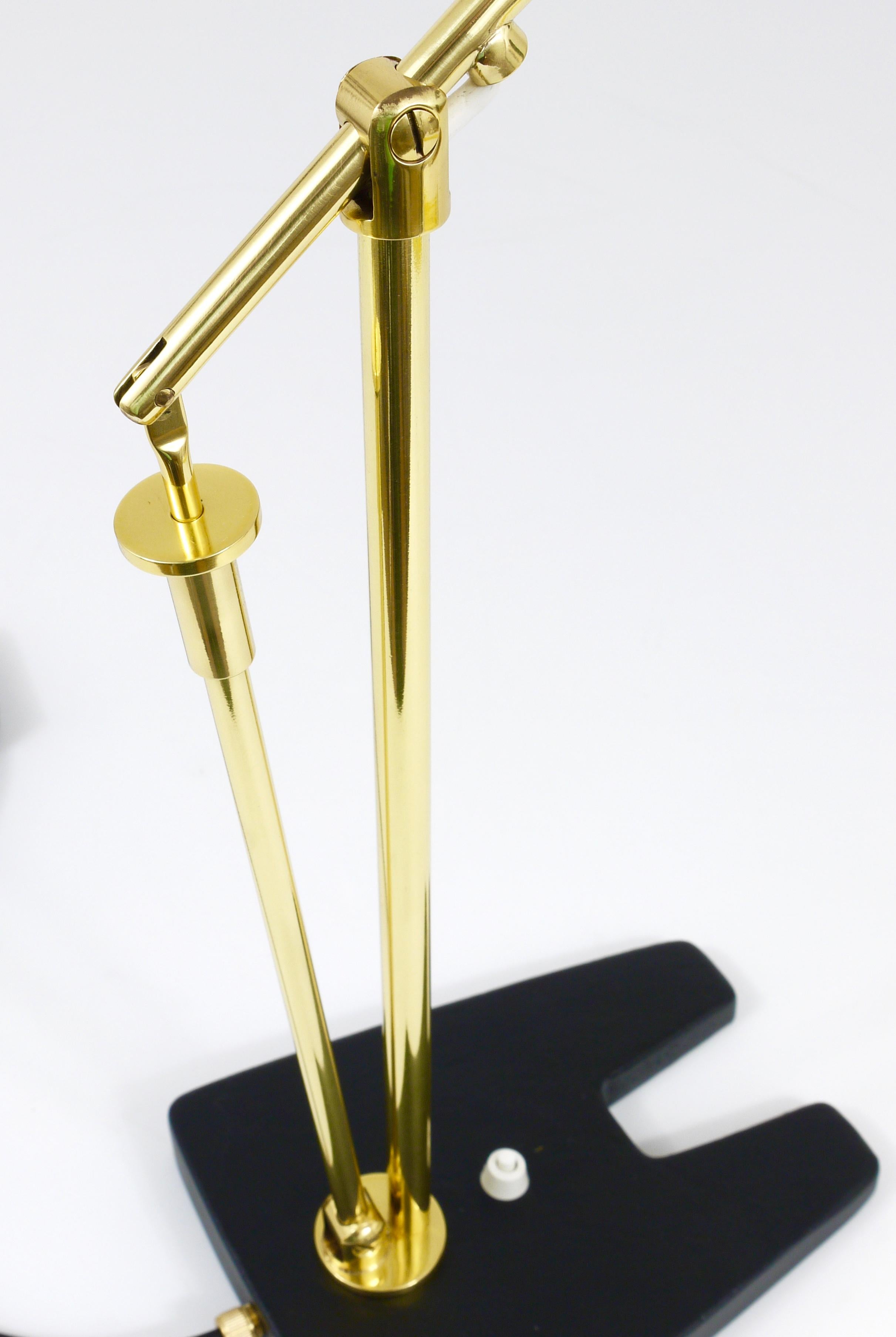 20th Century Angelo Lelli Style Articulated Midcentury Brass Table Desk Lamp, Italy, 1950s For Sale