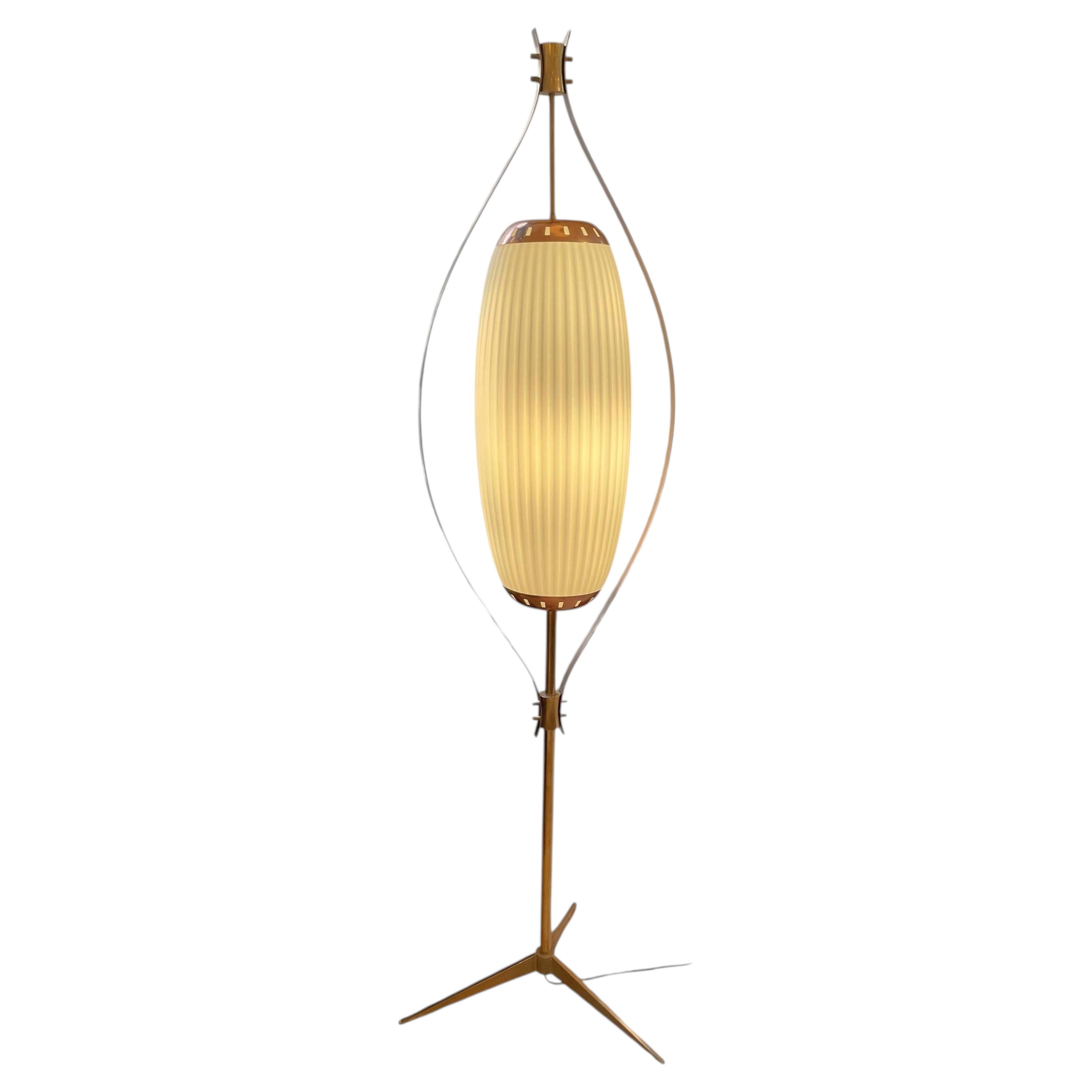 Lámpara de pie estilo Angelo Lelli Italia años 50 con cristal opalino de Murano
