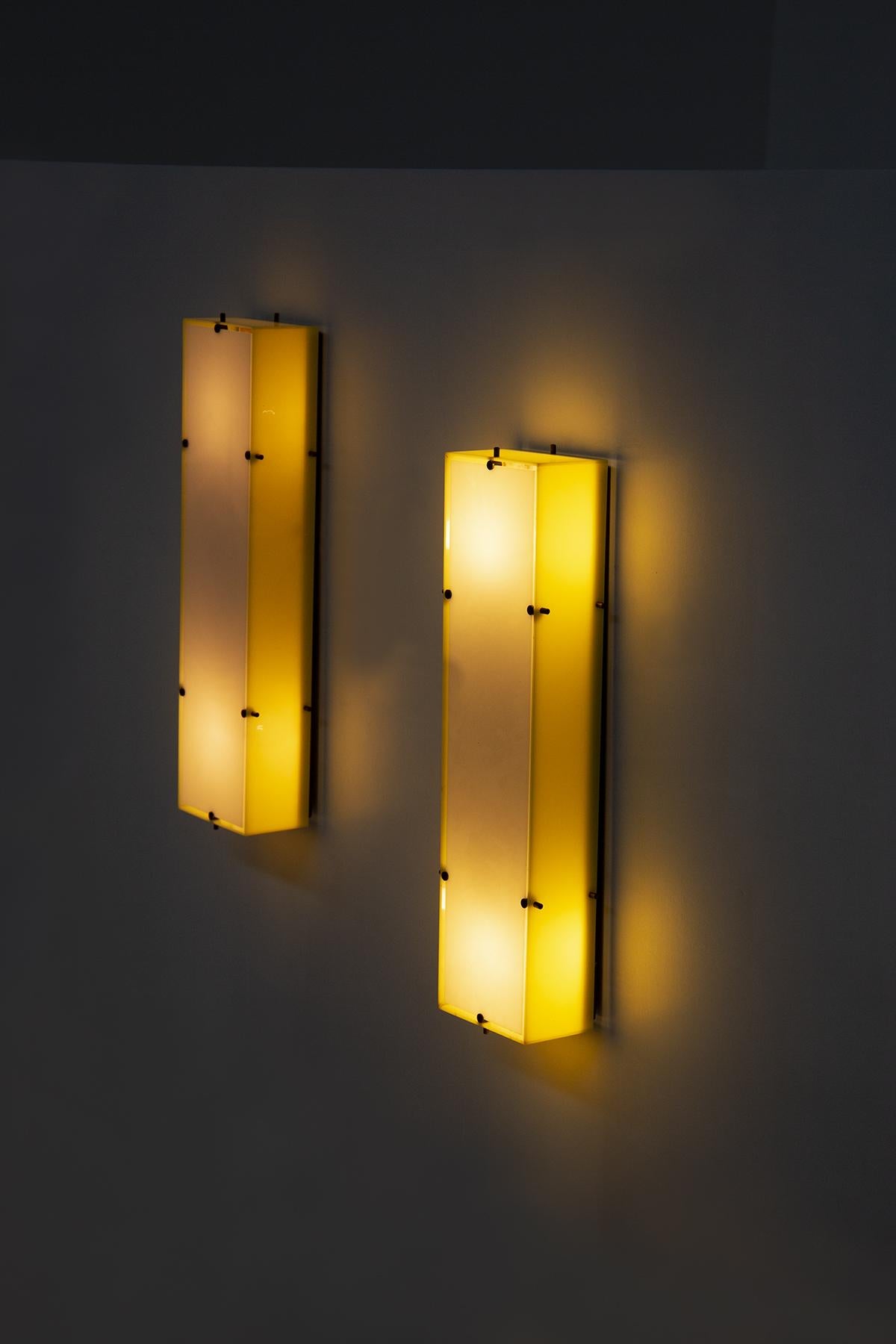 Angelo Lelli Wall Lights in Plexiglass and Brass, Original Label In Good Condition In Milano, IT