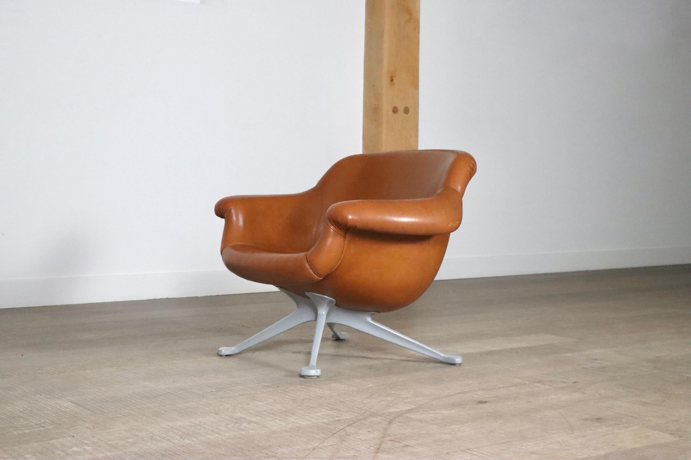 Angelo Magniarotti for Cassina model 1110 lounge chair, Italy 1960s For Sale 4