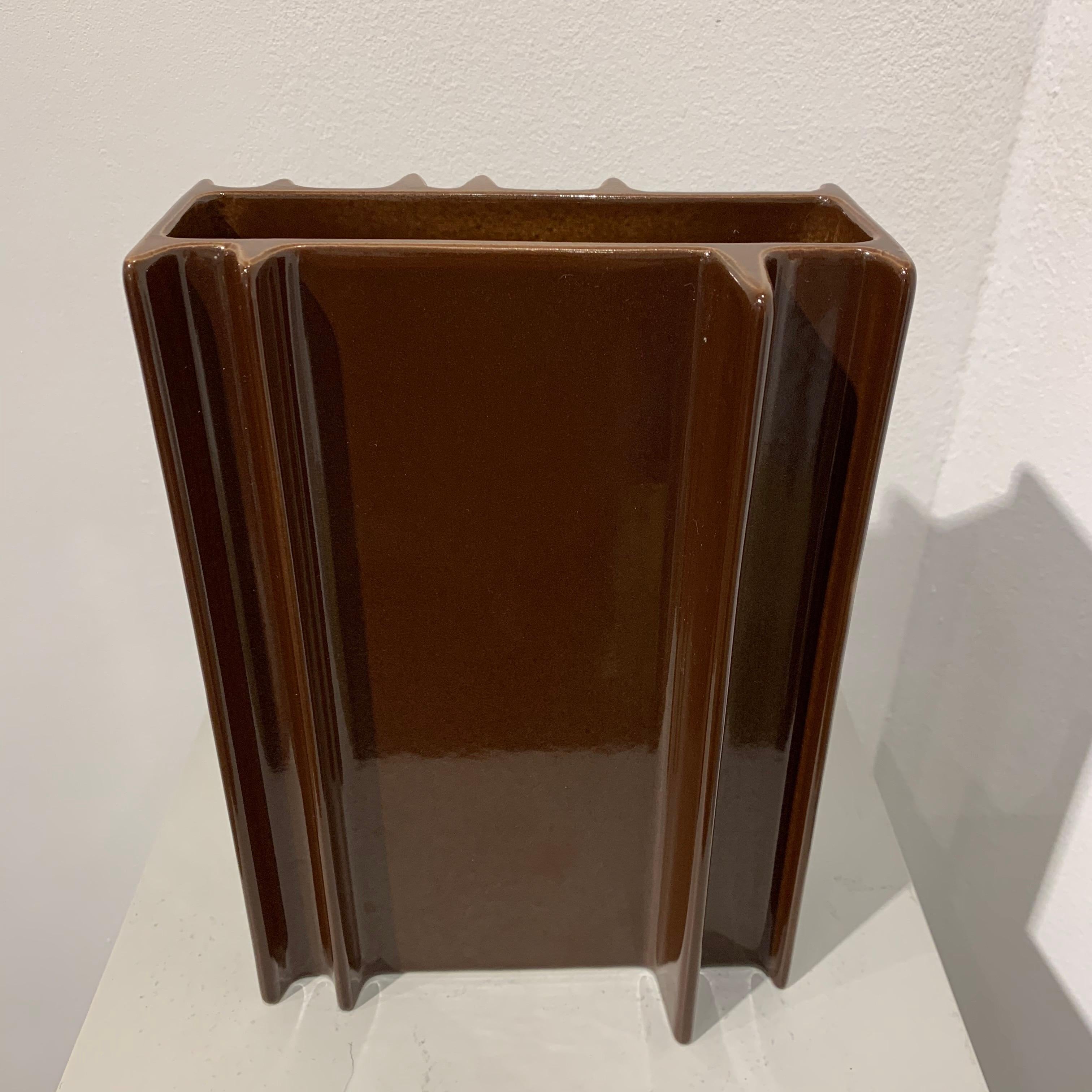 Angelo Mangiarotti Architectural Brown Ceramic Vase, 1960 In Good Condition In Brussels, BE