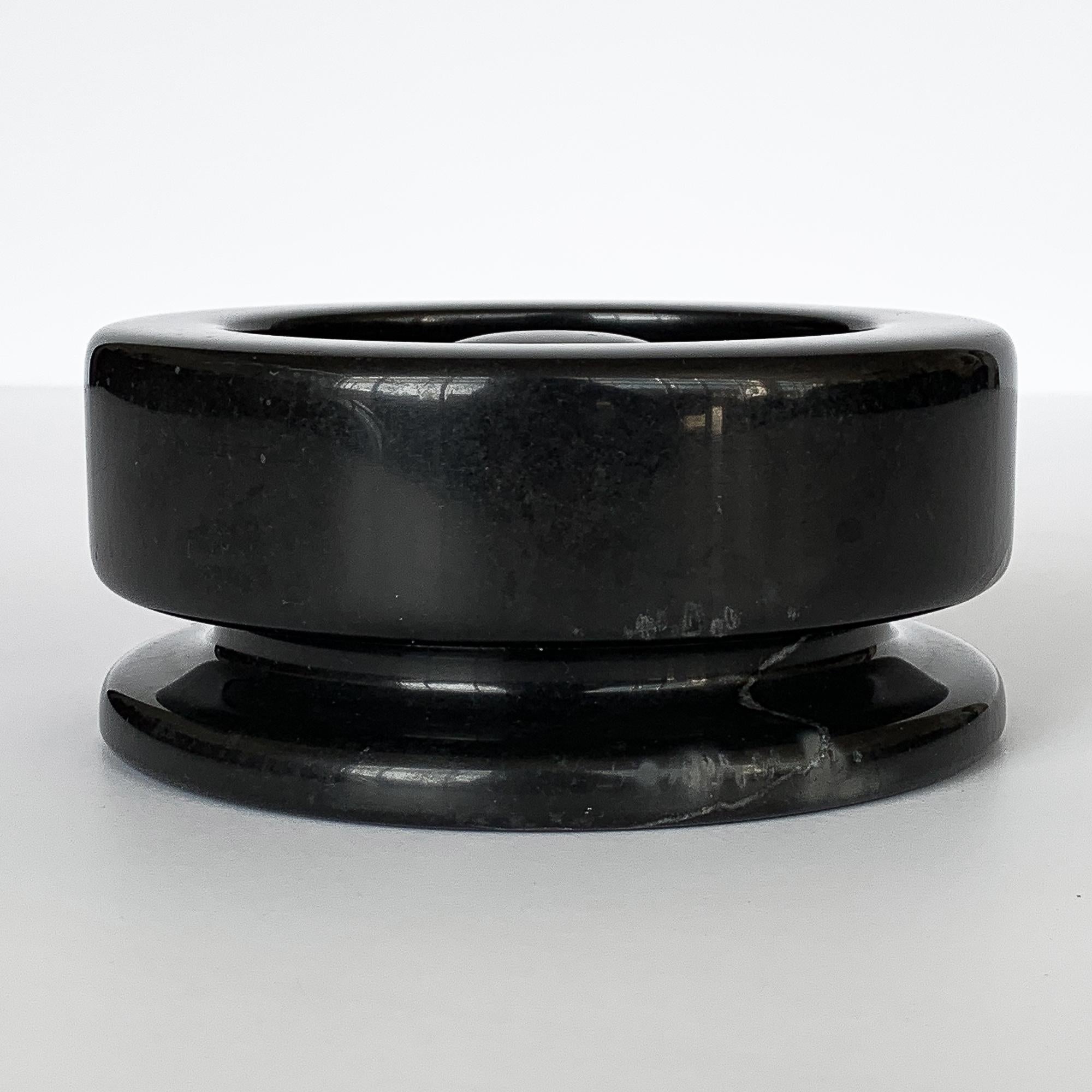 Angelo Mangiarotti Black Marble Ashtray for Knoll International In Good Condition In Chicago, IL