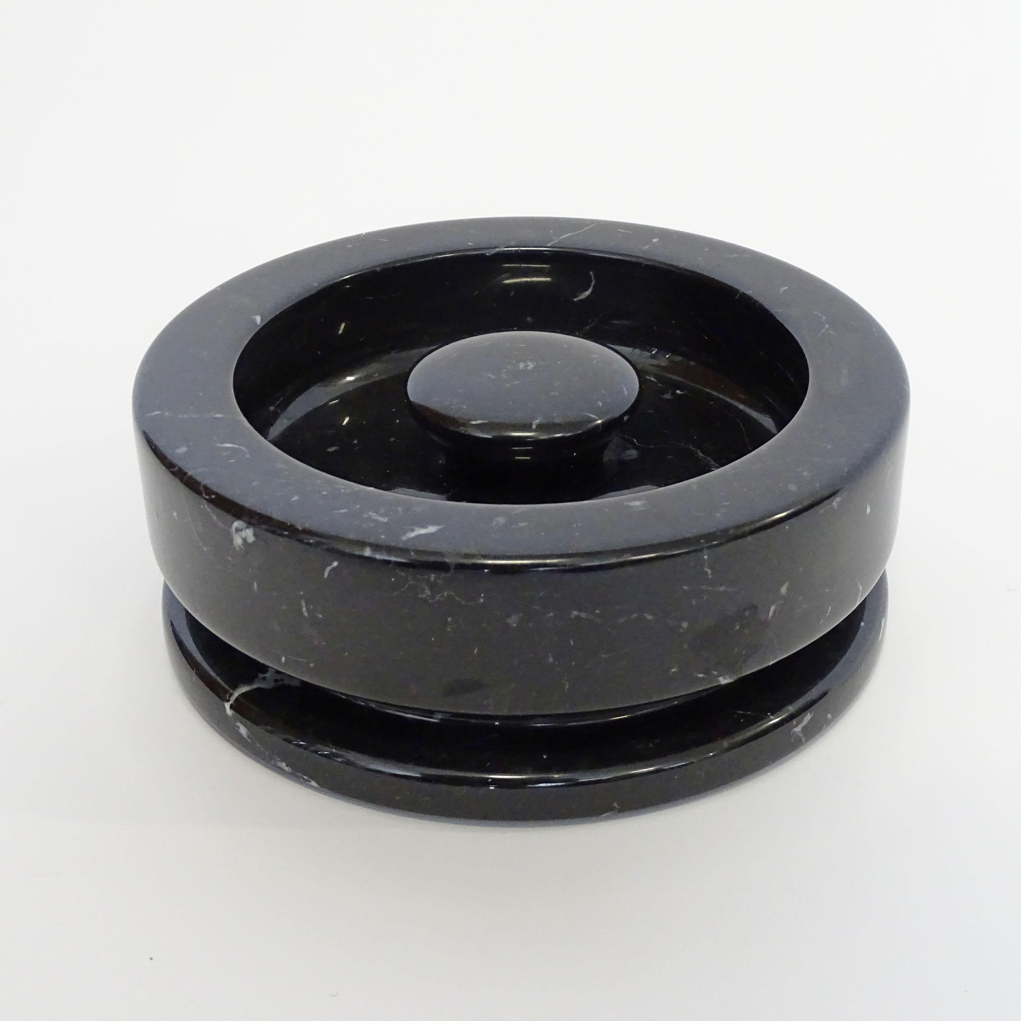 Mid-Century Modern Angelo Mangiarotti Black Marble Ashtray for Knoll, Italy 1960s For Sale