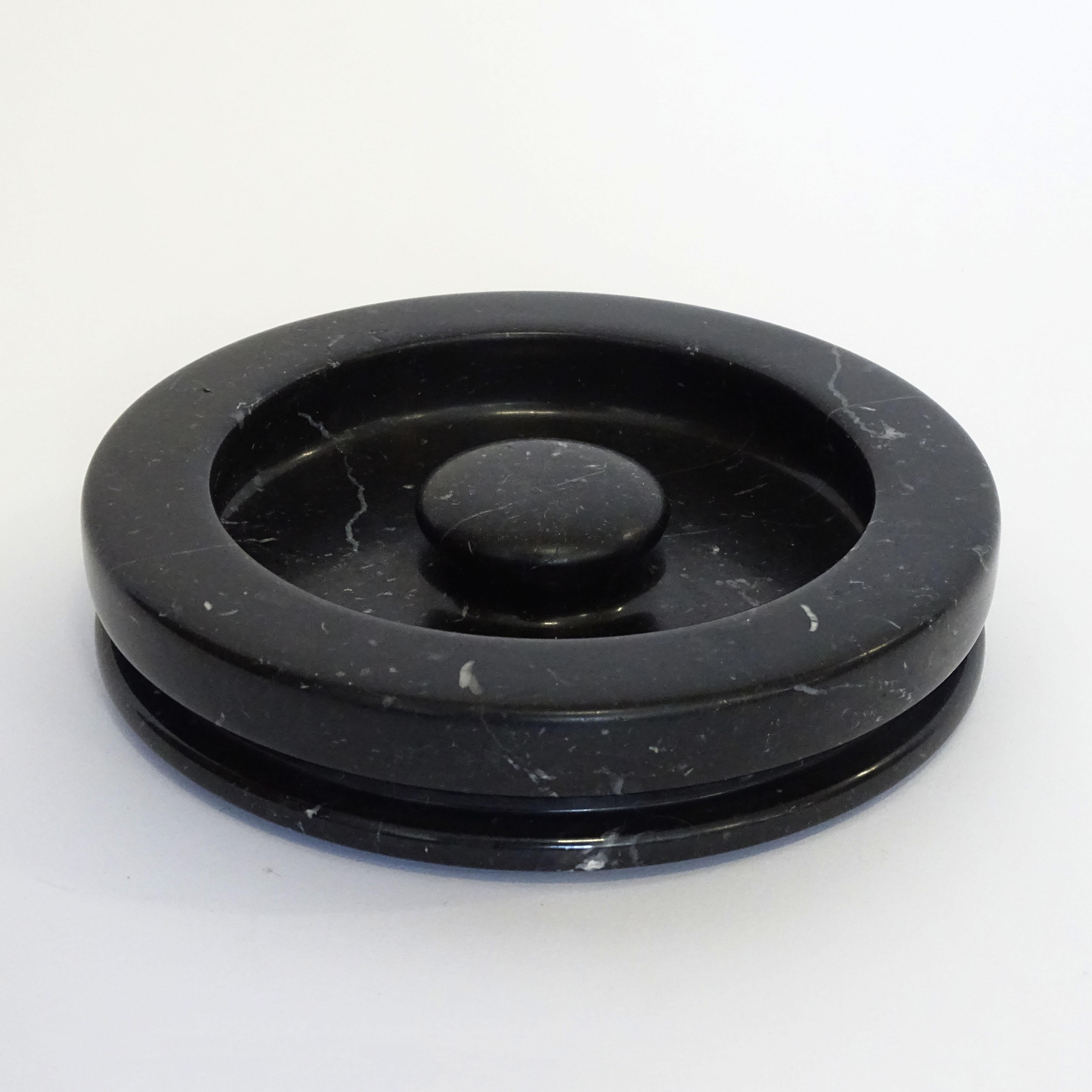 Angelo Mangiarotti Black Marble Ashtray for Knoll, Italy 1960s In Good Condition In Milan, IT