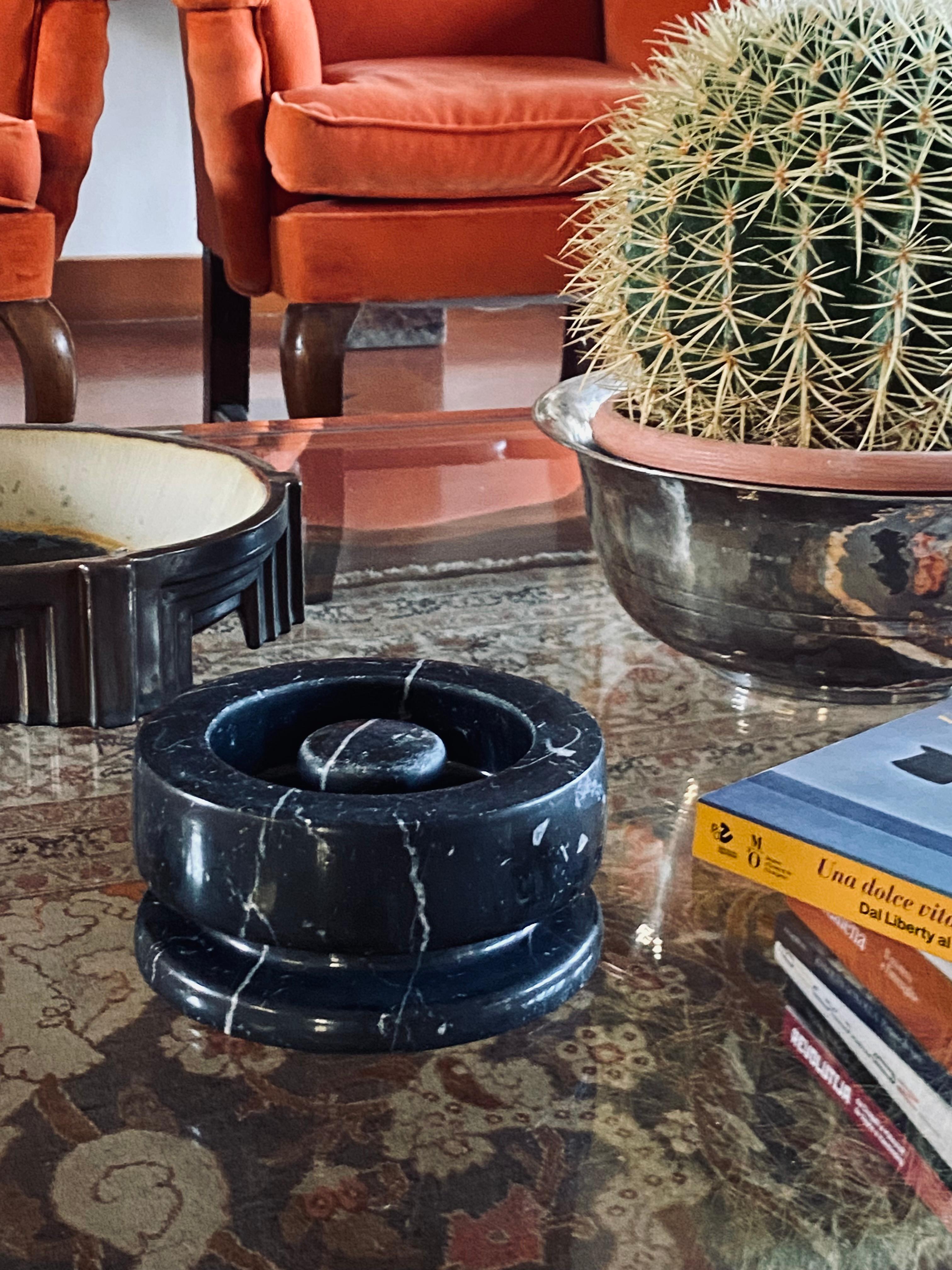 Angelo Mangiarotti, Black Marble Mod. 8532 Ashtray, Knoll International 1970s In Good Condition In Firenze, IT