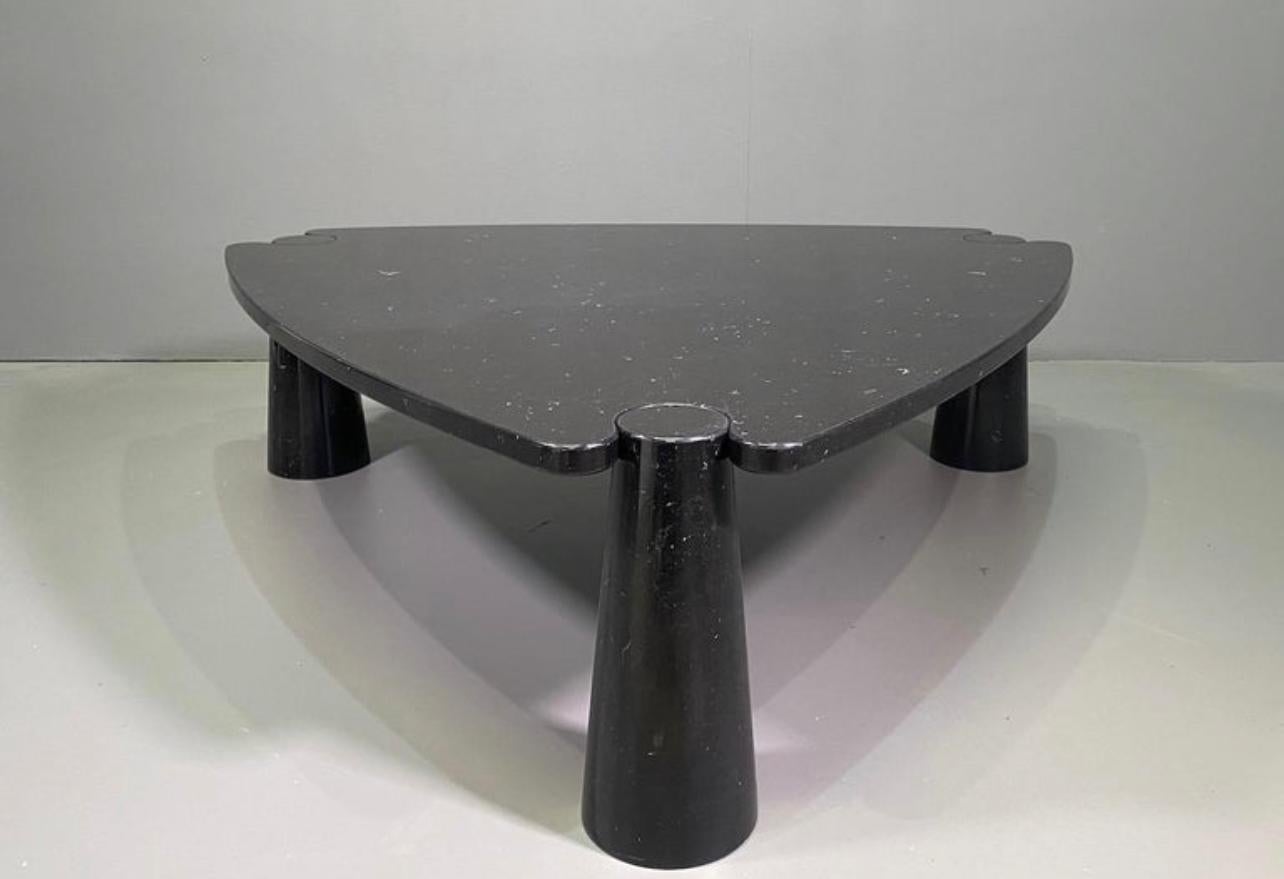 Angelo Mangiarotti Table basse triangulaire en marbre noir Marquina Collection Eros en vente 6