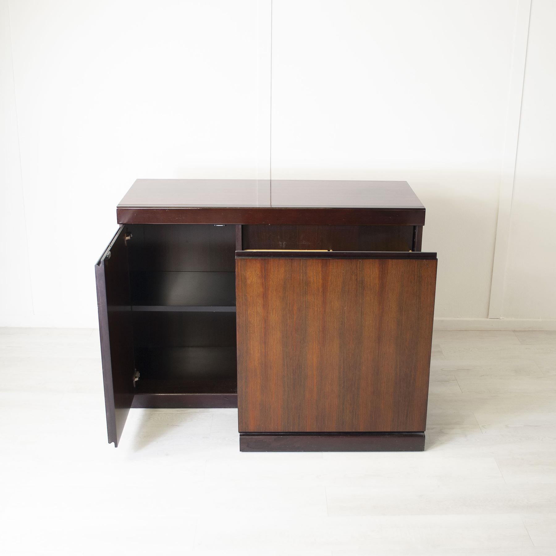 Noyer Angelo Mangiarotti cabinet bar programme S11 pour Sorgente dei mobili 1970 en vente