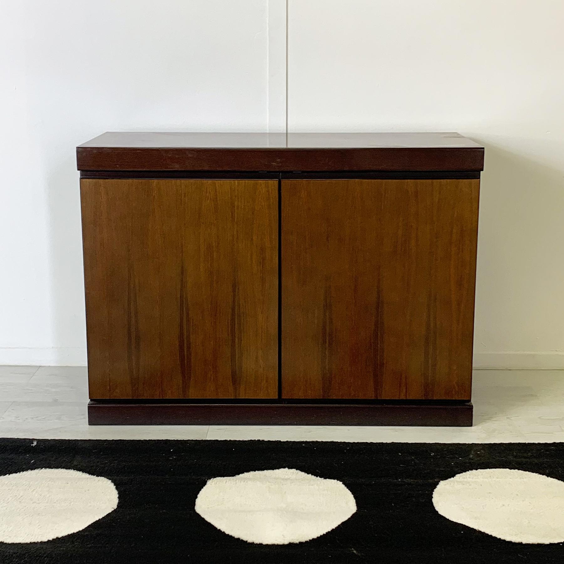 Nutwood Angelo Mangiarotti cabinet bar programme S11 for Sorgente dei mobili 1970s