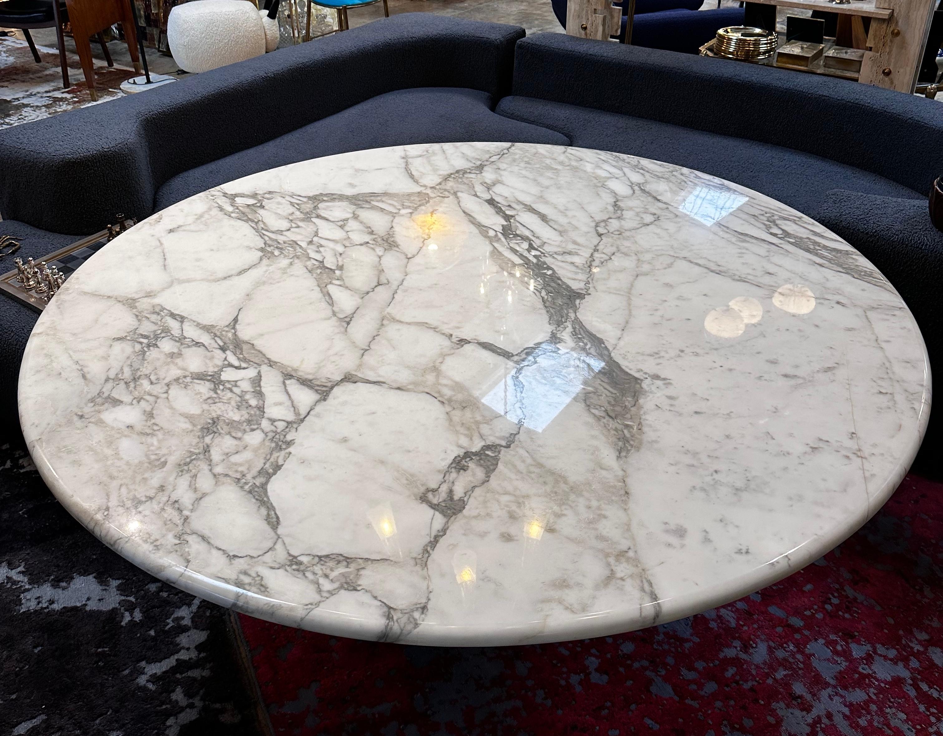 Late 20th Century Angelo Mangiarotti Calacatta Marble Round Oversize Dining Table, 1970s For Sale