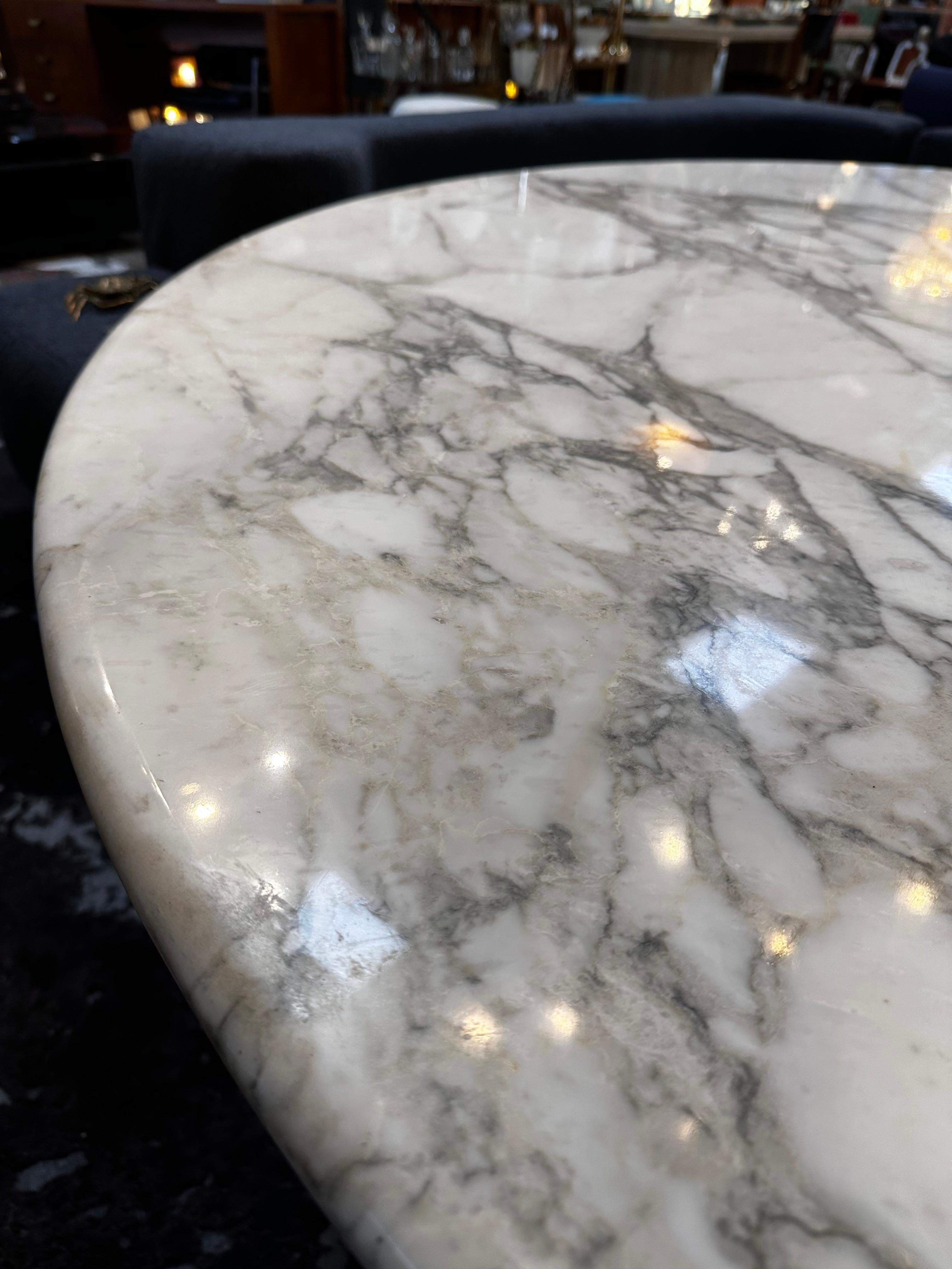 Angelo Mangiarotti Calacatta Marble Round Oversize Dining Table, 1970s For Sale 1