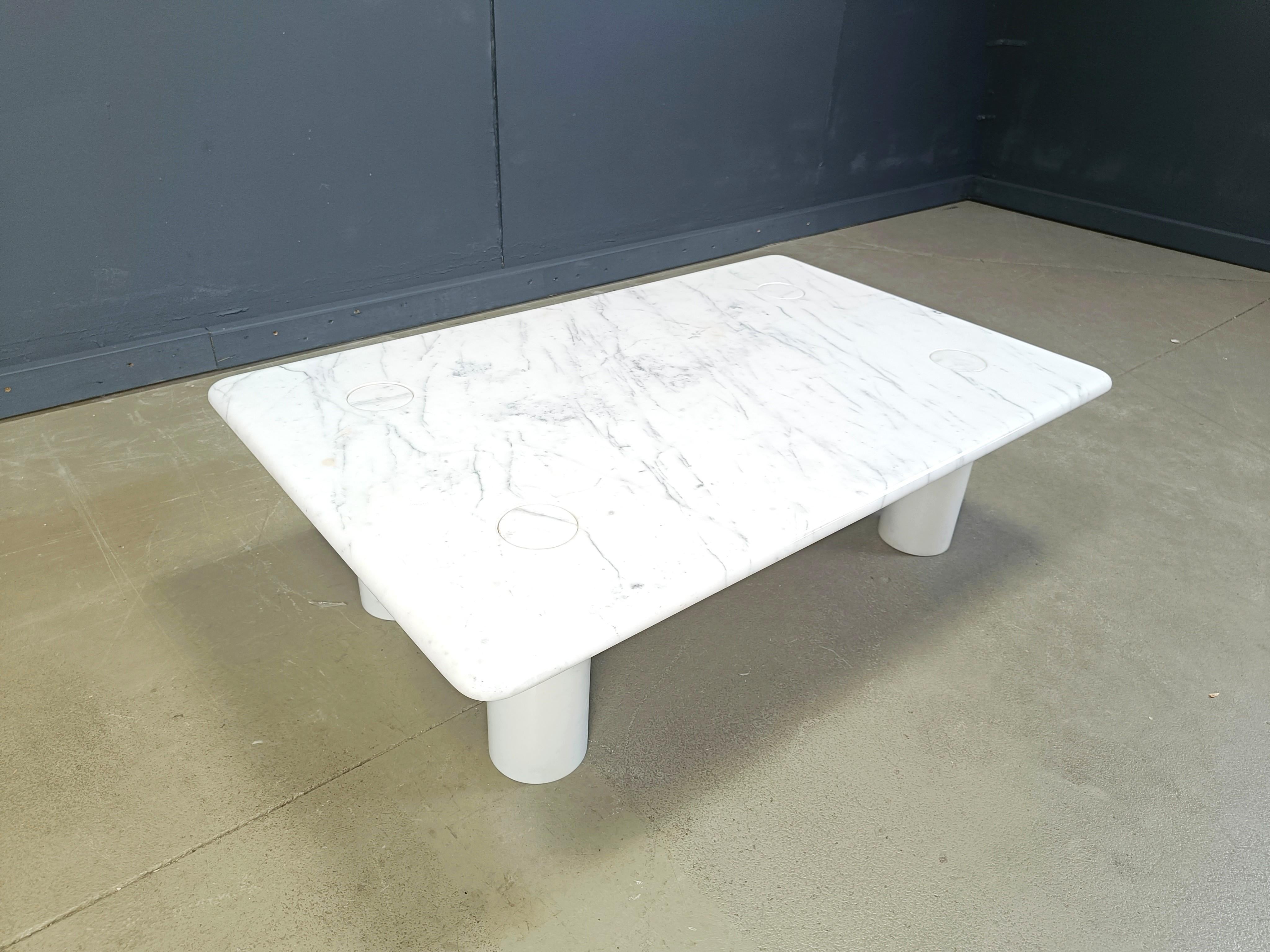 Marbre de Carrare Table basse en marbre Carrara d'Angelo Mangiarotti pour Up&Up, Italie en vente