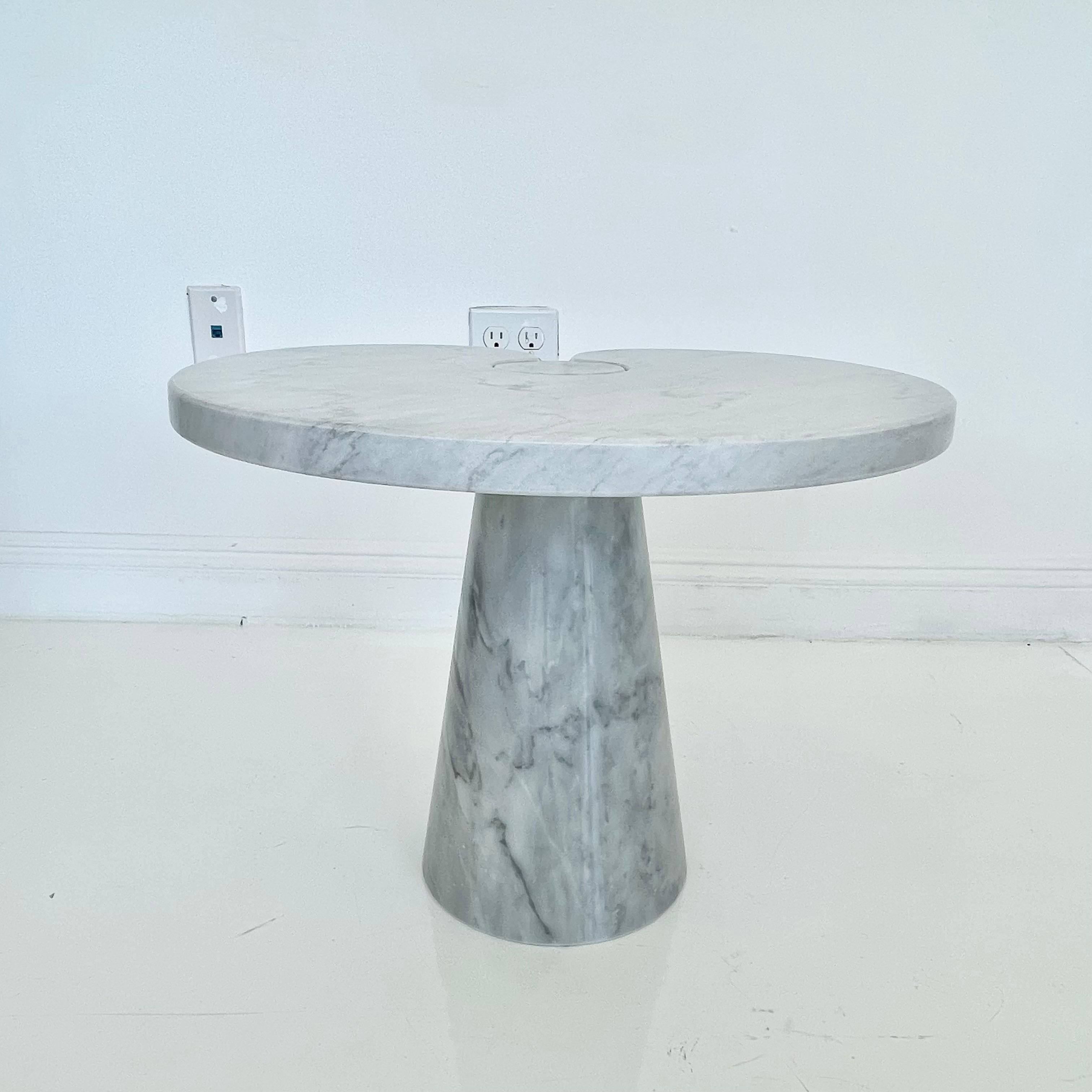 Angelo Mangiarotti Carrara Marble Eros Side Table, 1970 In Good Condition For Sale In Los Angeles, CA