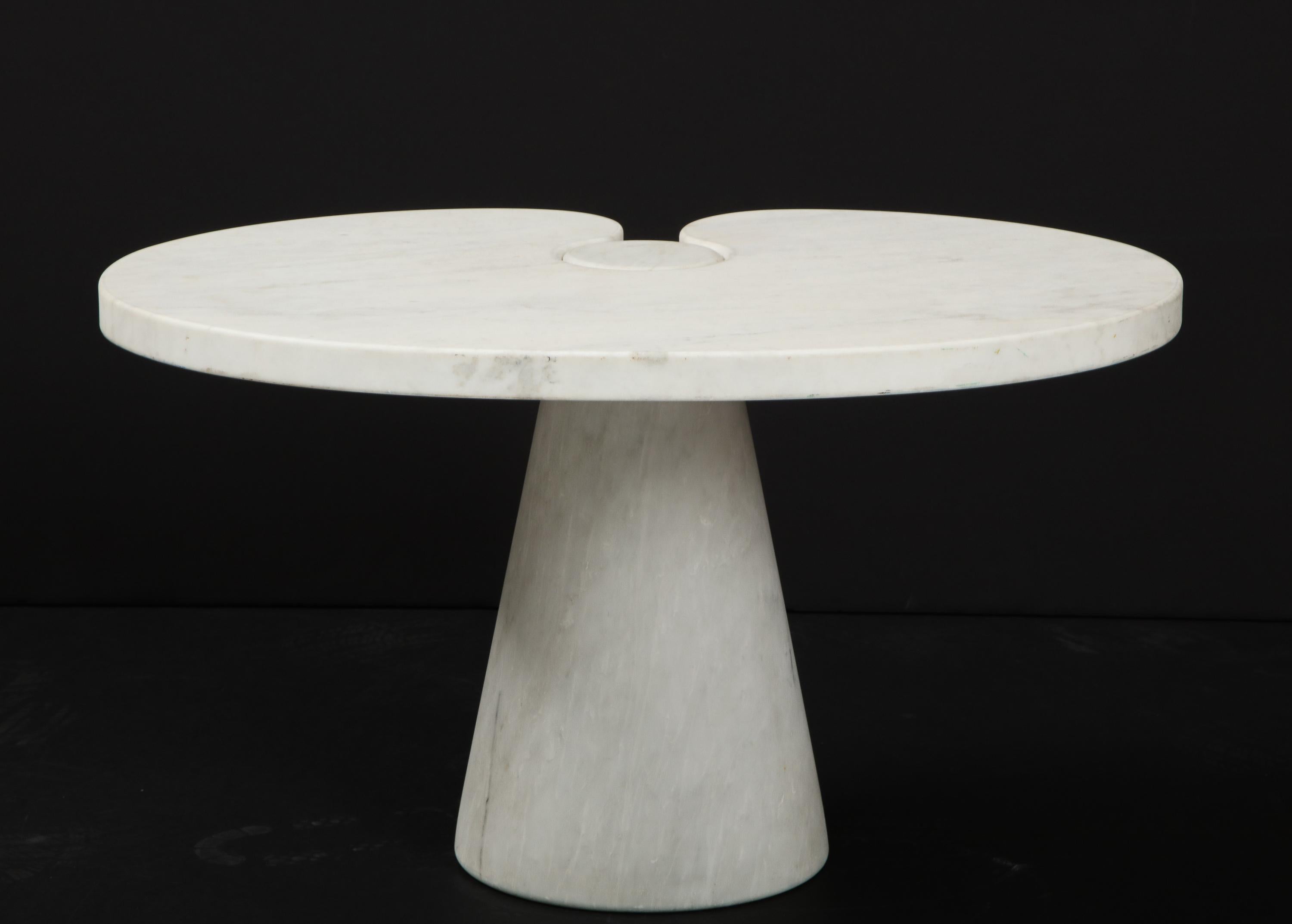 Two-piece interlocking Carrara marble side table from the Eros collection. Designed by Angelo Mangiarotti for Skipper, Italy. A vintage production, circa 1970s. Uncommon configuration at 26 inches in width, more useful as a side table or cocktail