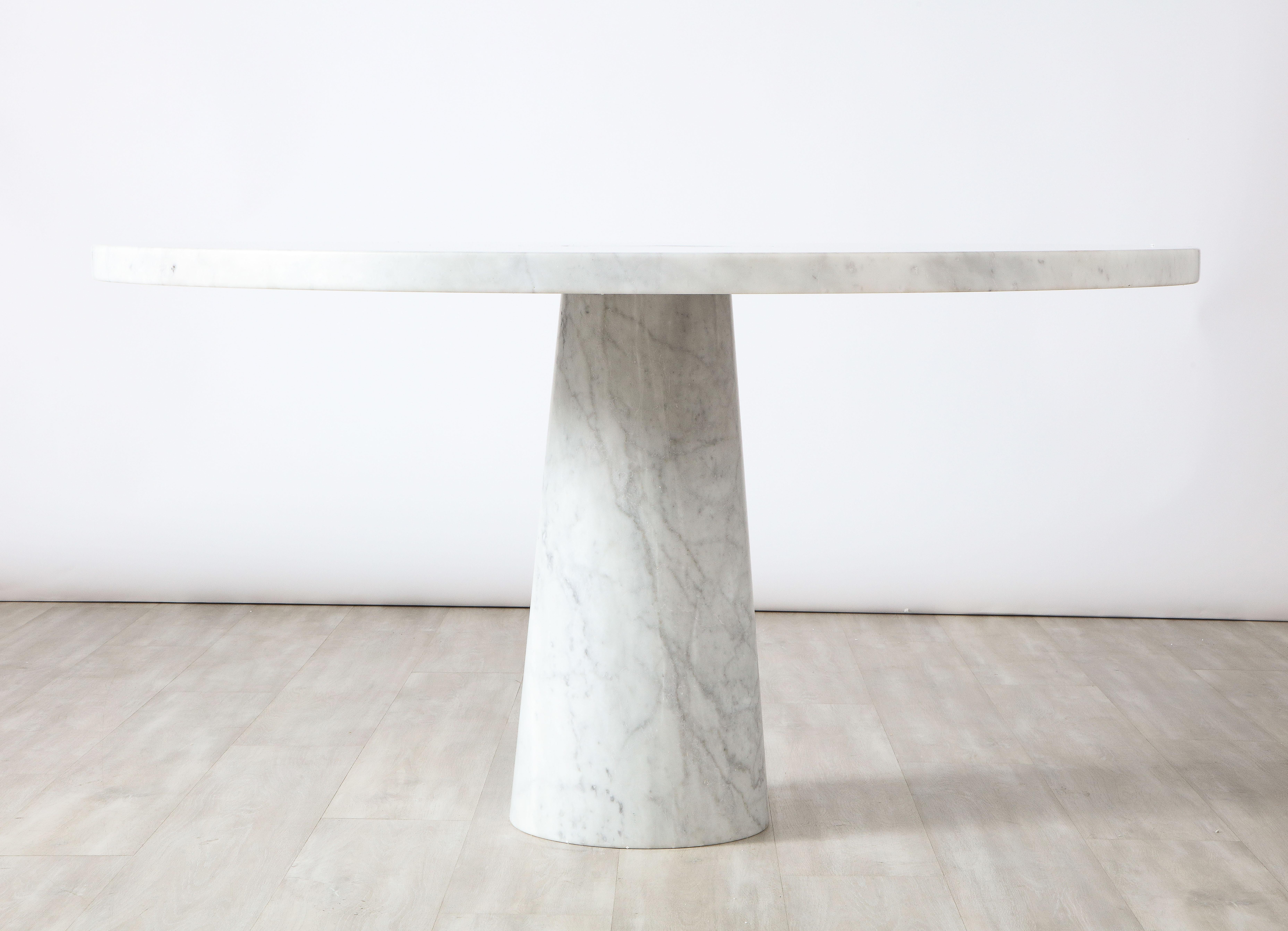 Postmoderne Table de salle à manger à piédestal Angelo Mangiarotti en marbre de Carrare, italienne, années 1970 en vente