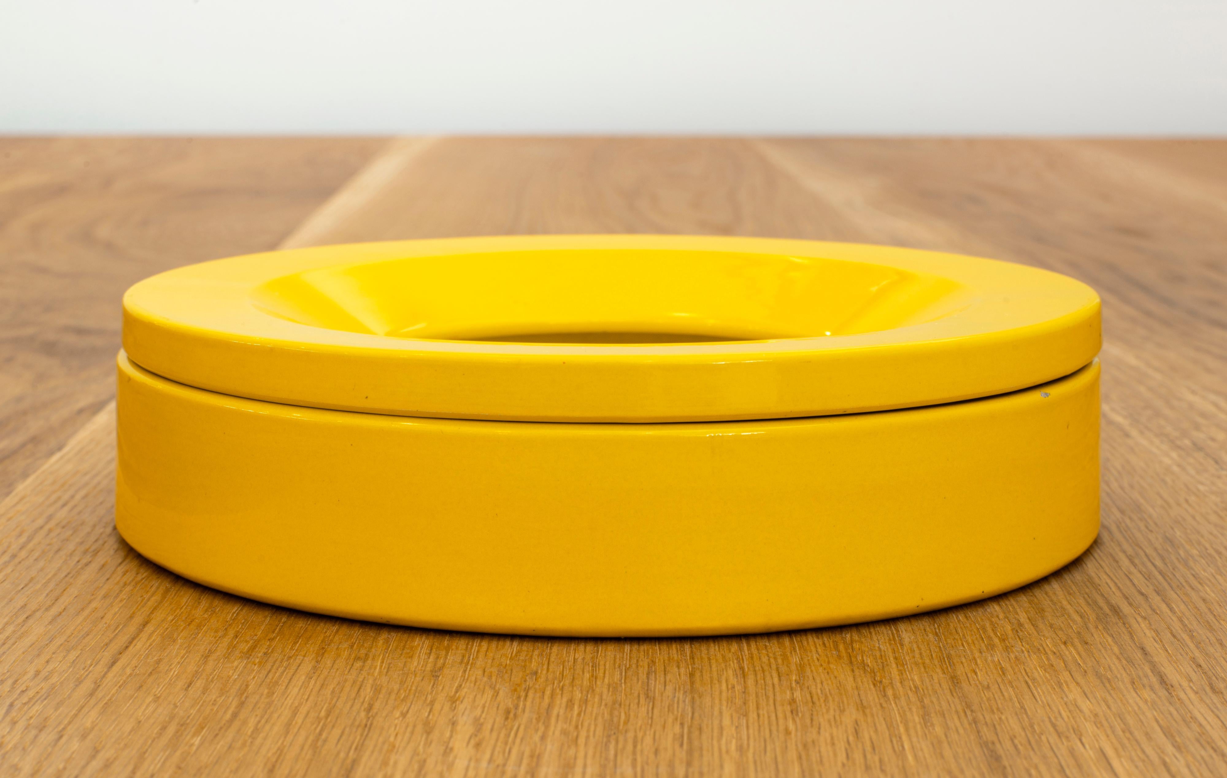 Great ceramic ashtray by Angelo Mangiarotti in canary yellow ceramic.
Signature on bottom.
Perfect gift idea!