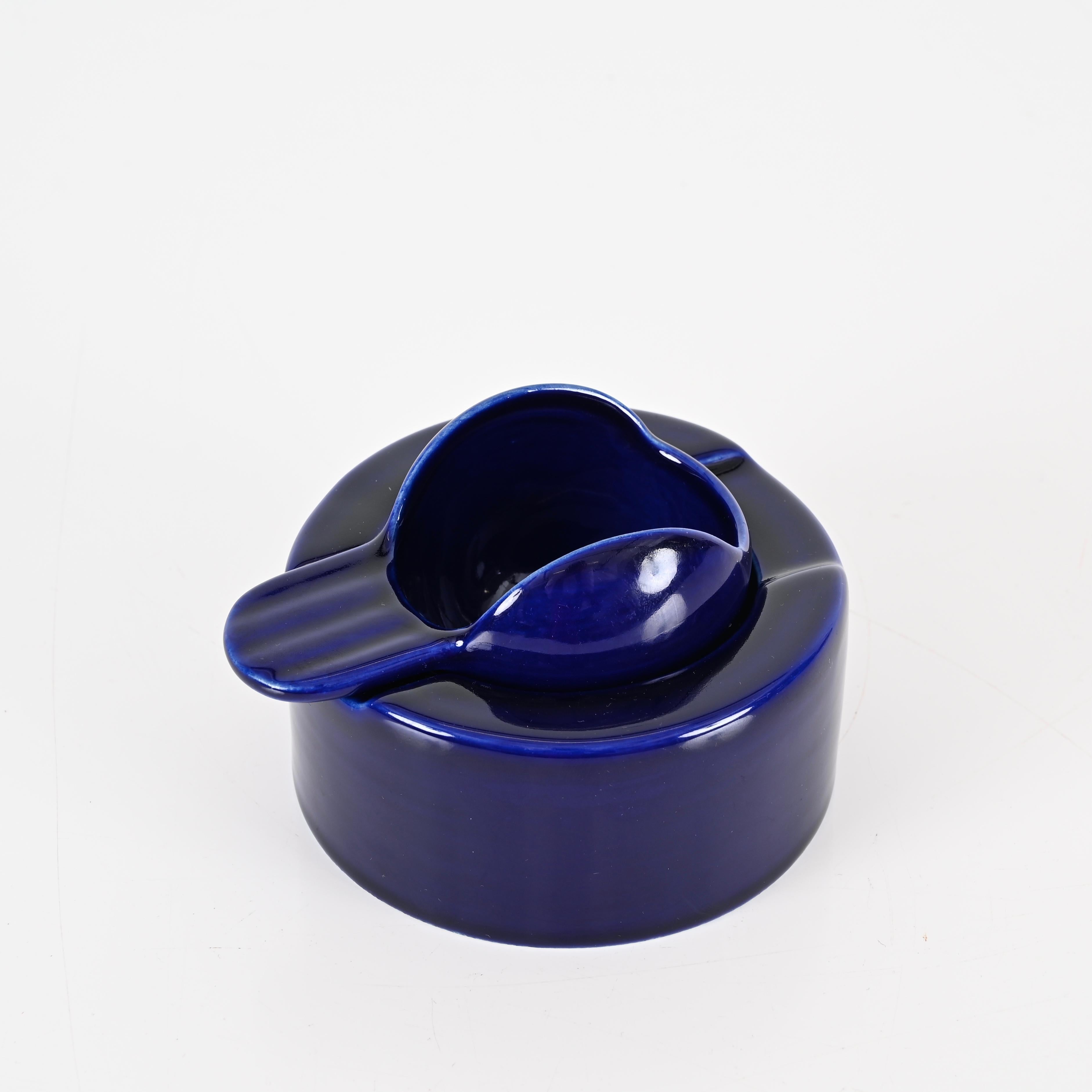 Angelo Mangiarotti Kobaltblauer Aschenbecher aus Keramik für Brambilla, Italien 1970er Jahre im Angebot 5