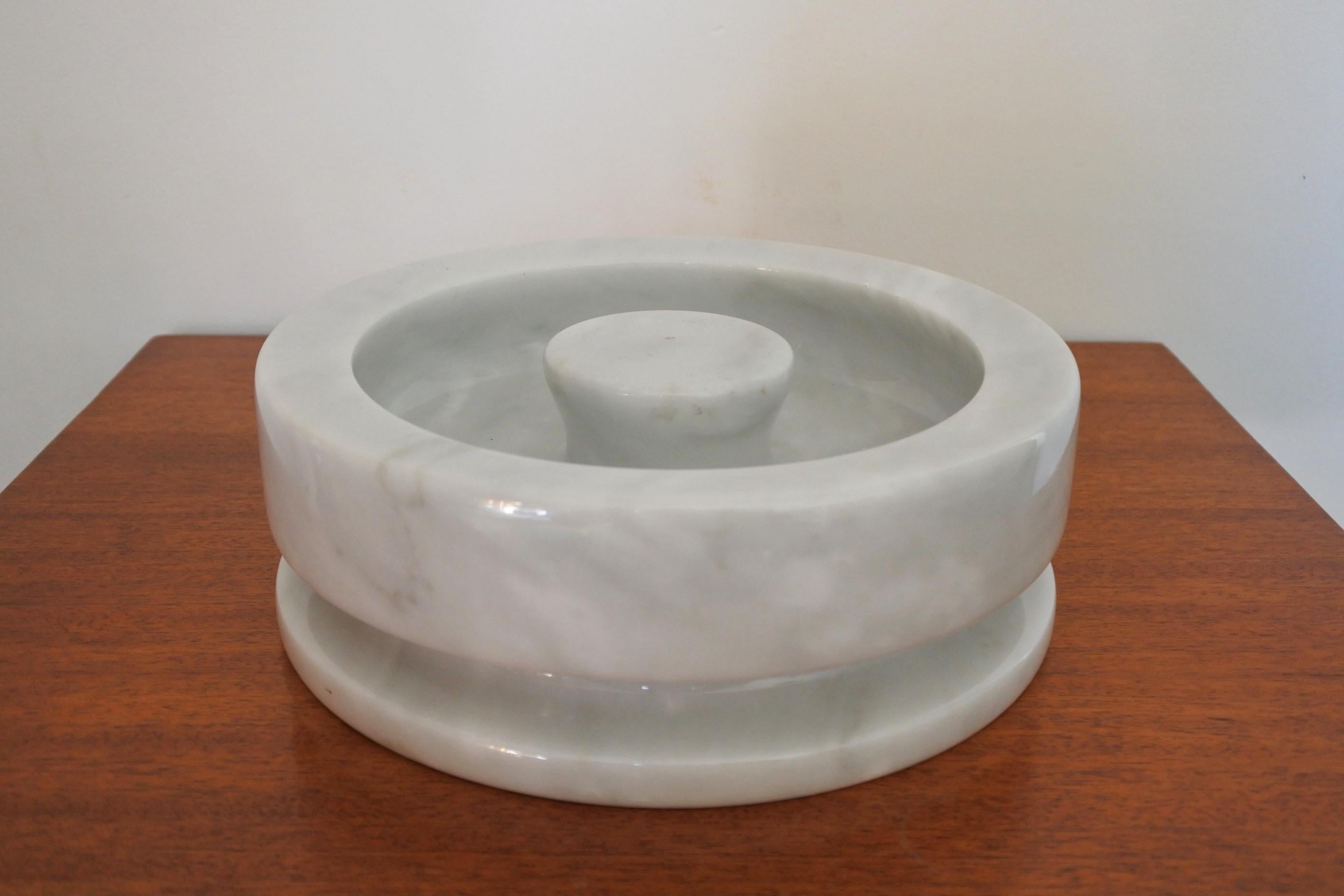 Ashtray or decorative dish by Italian designer Angelo Mangiarotti.
Solid light grey marble.
Edited by Knoll International.
Created in 1967.
Mint condition.
 