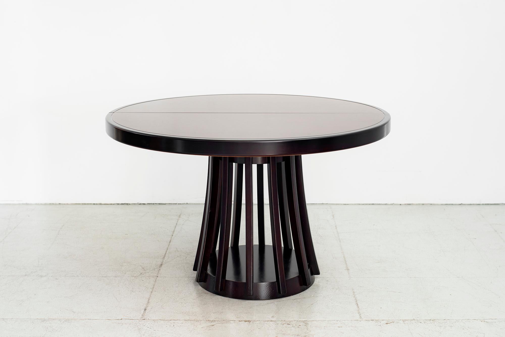An extendable dining table by Angelo Mangiarotti manufactured by La Sorgente Dei Mobili, 1972.
Rosewood, extendable tabletop, professionally restored.