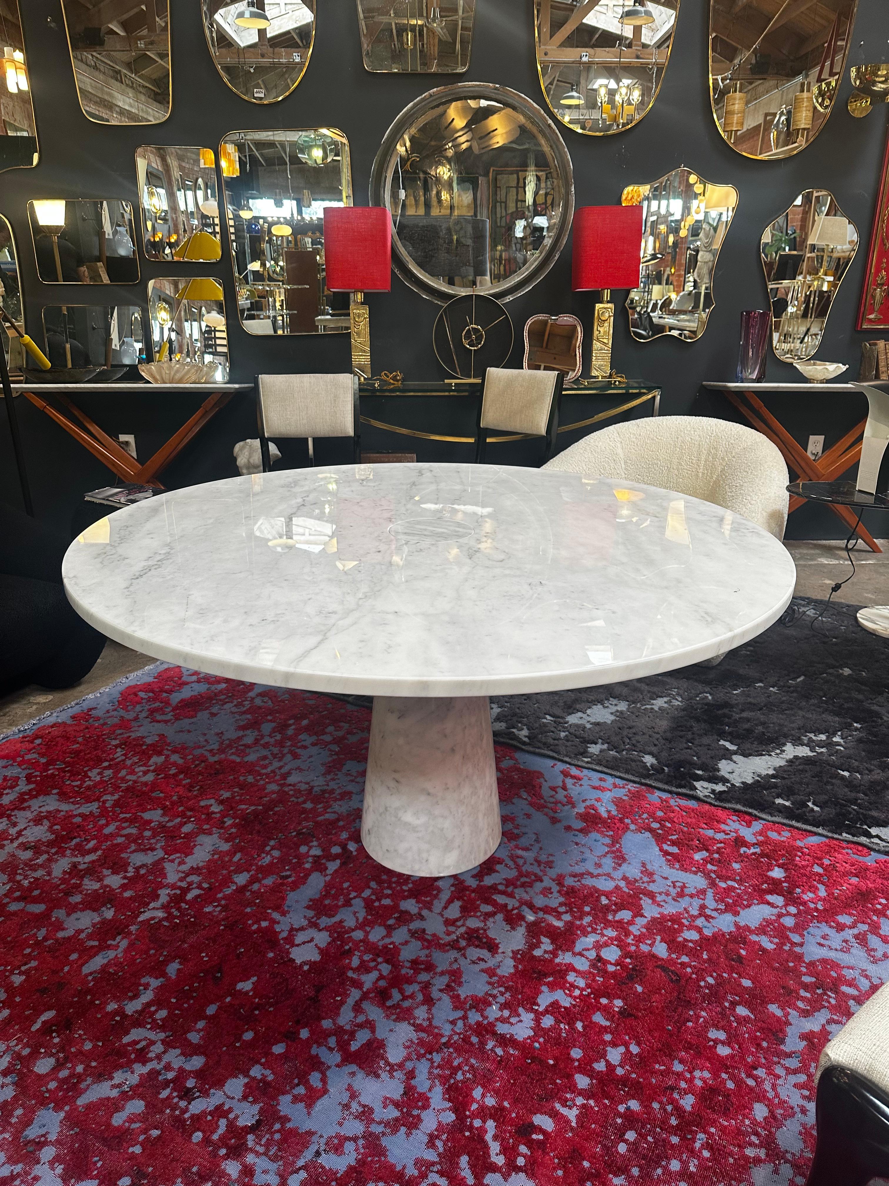Angelo Mangiarotti for Skipper, dining table ‘Eros’, white marble, 1970s This sculptural table by Angelo Mangiarotti is a skilful example of postmodern design. The table is executed in white marble. The round tabletop features no joints or clamps