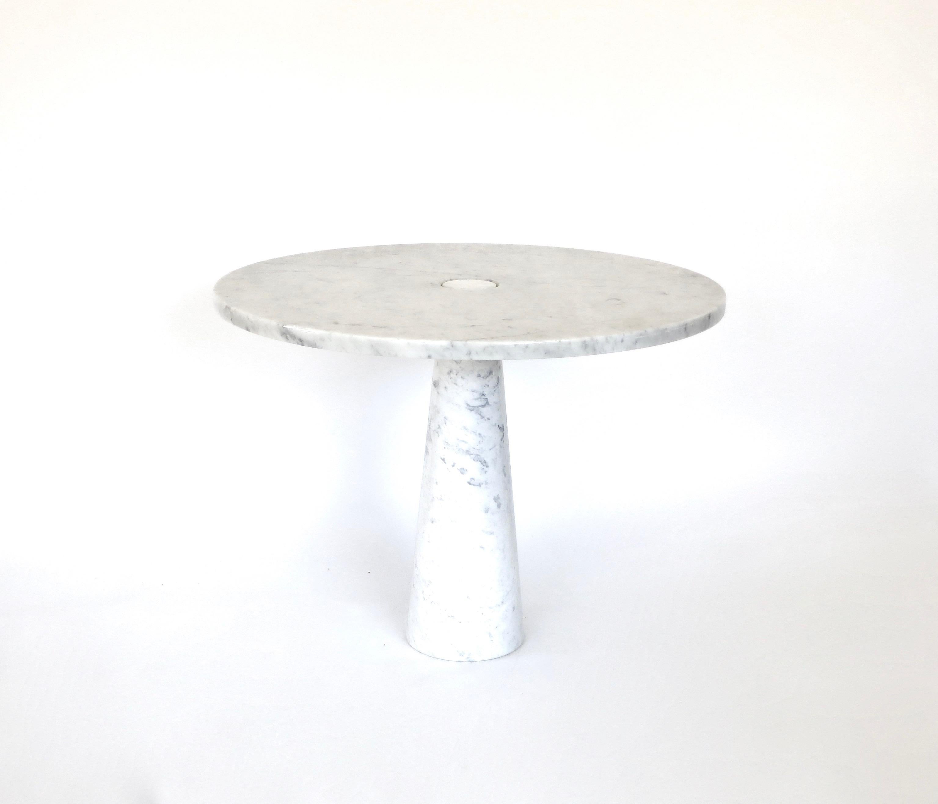 A Eros white Carrara marble dining or center table by Angelo Mangiarotti.
Eros collection for skipper. Vintage.
The structural design of the “Eros” tables involves gravity-based embedding between the top and leg made possible with the finely