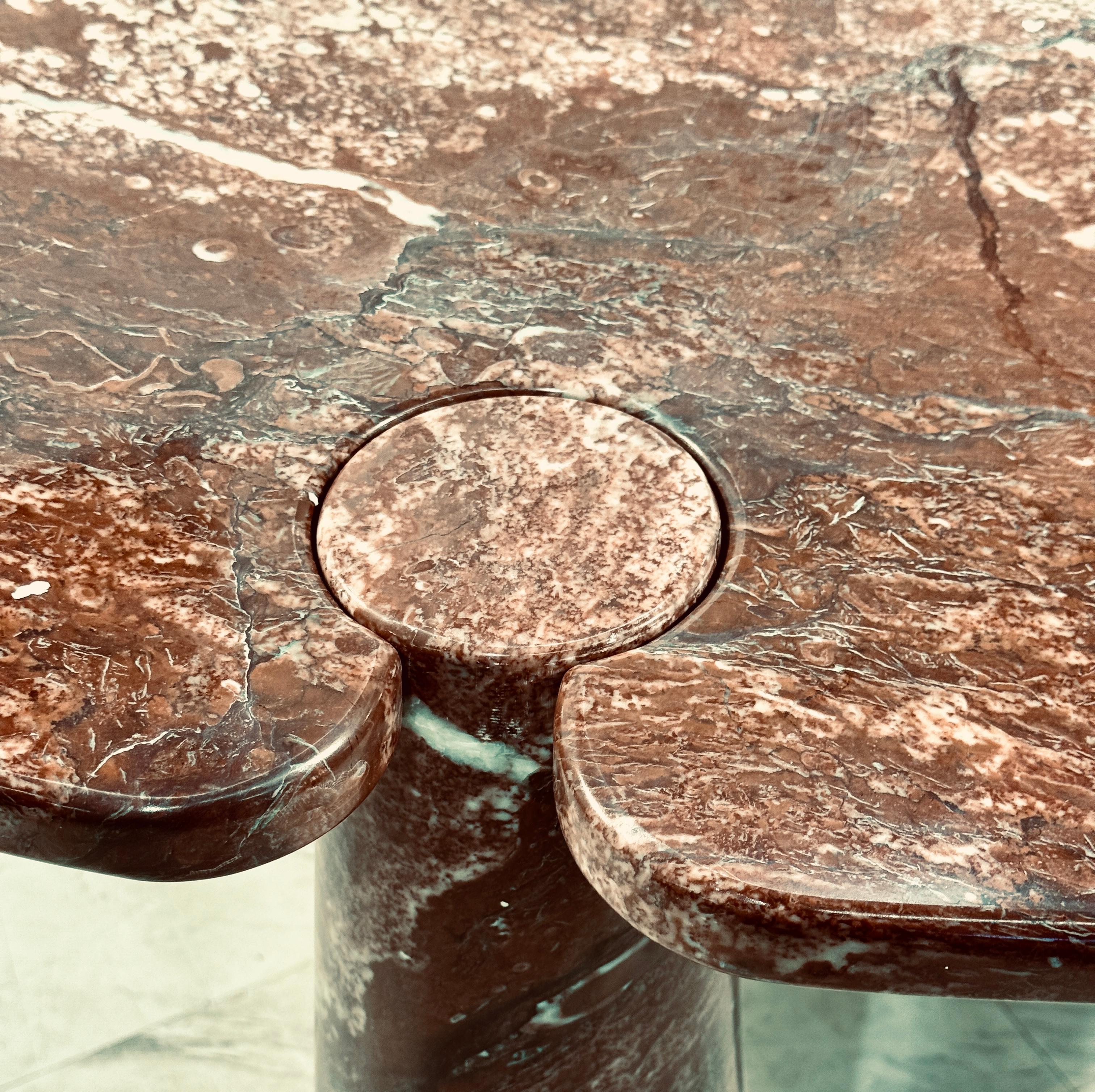 Mesa de comedor ovalada de mármol 