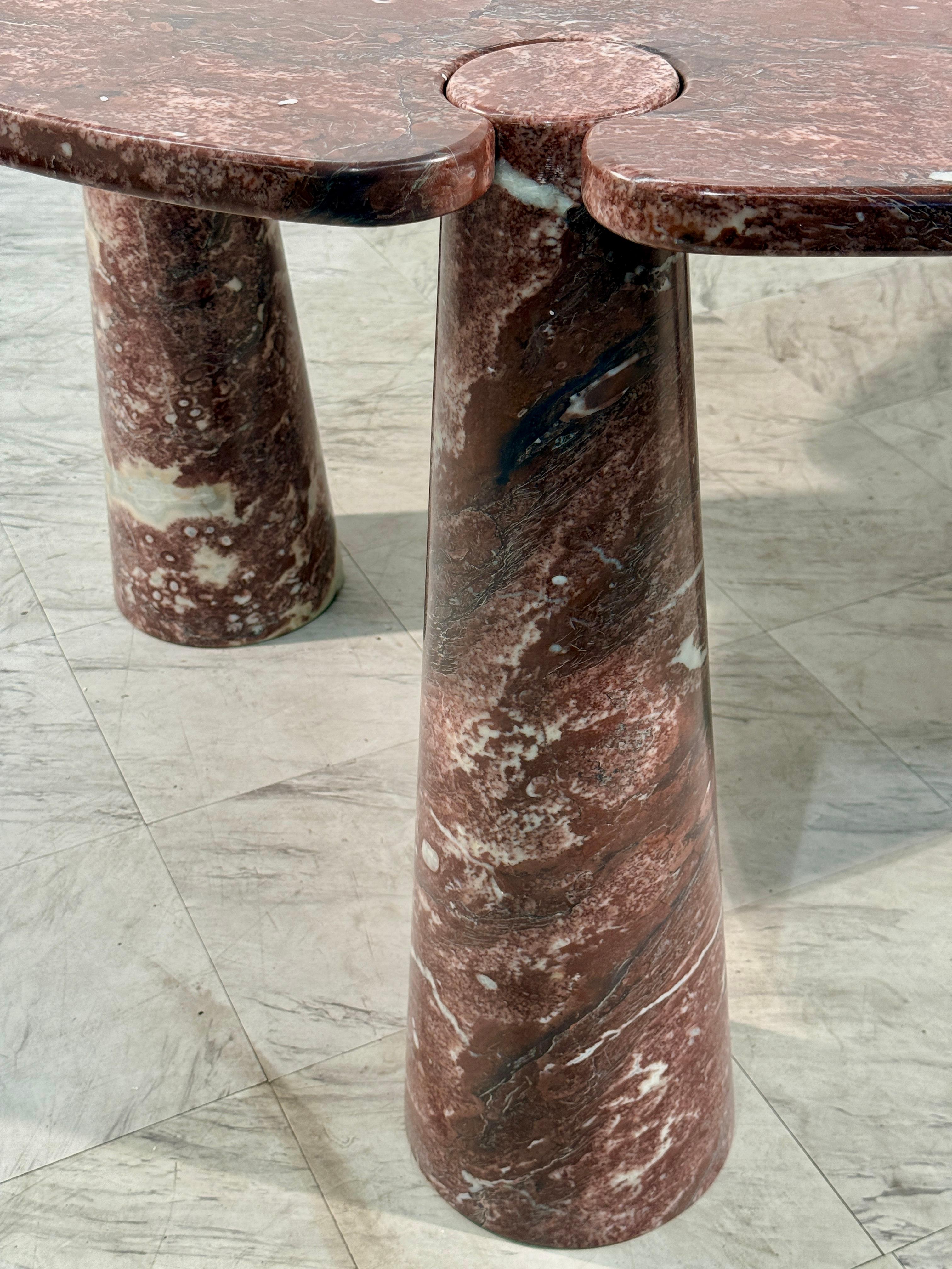 Mesa de comedor ovalada de mármol 