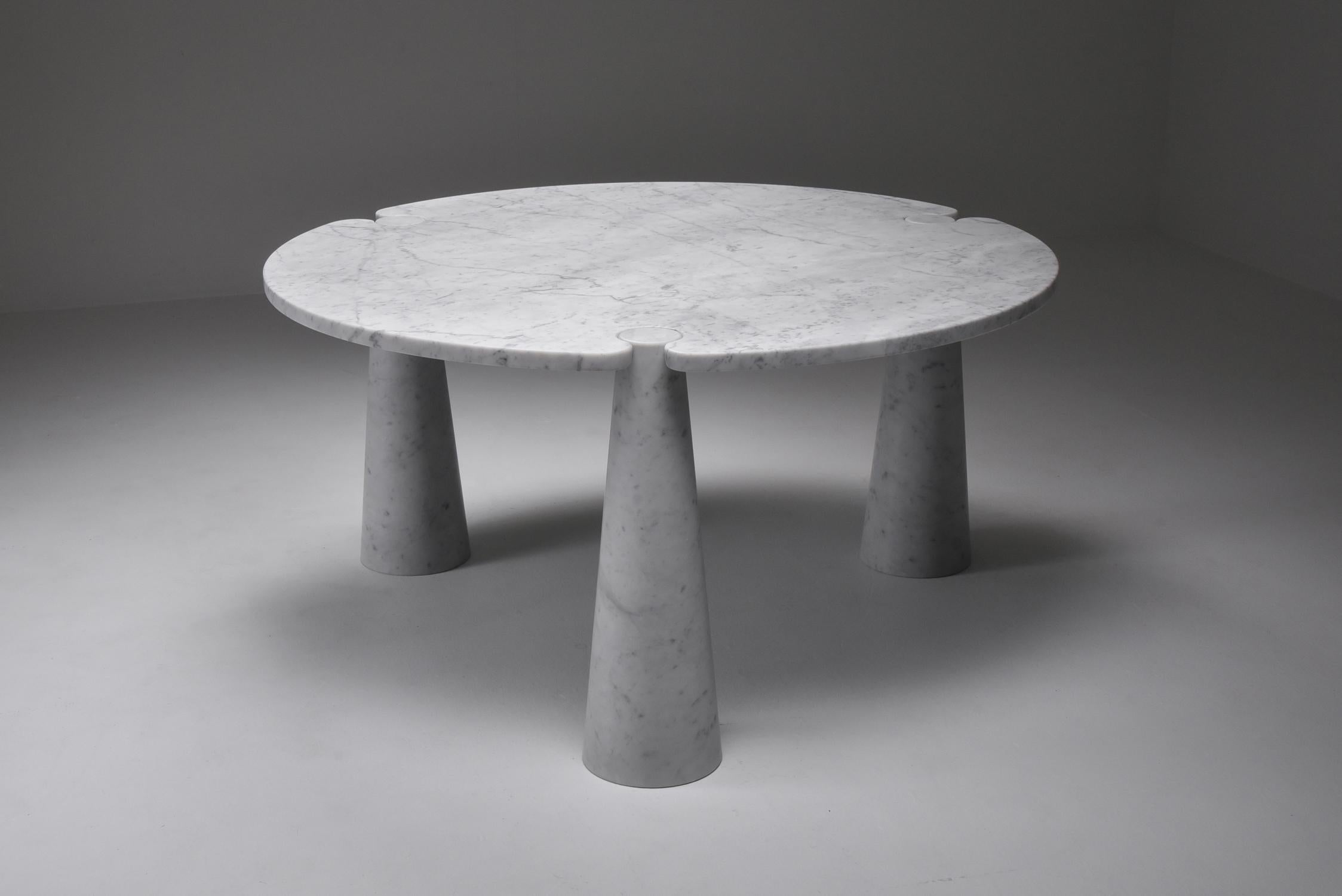 Angelo Mangiarotti, dining table ‘Eros’, round, white marble, 1970s 

This sculptural table by Angelo Mangiarotti is a skillful example of postmodern design. The table is executed in white marble. The oval tabletop features no joints or clamps and