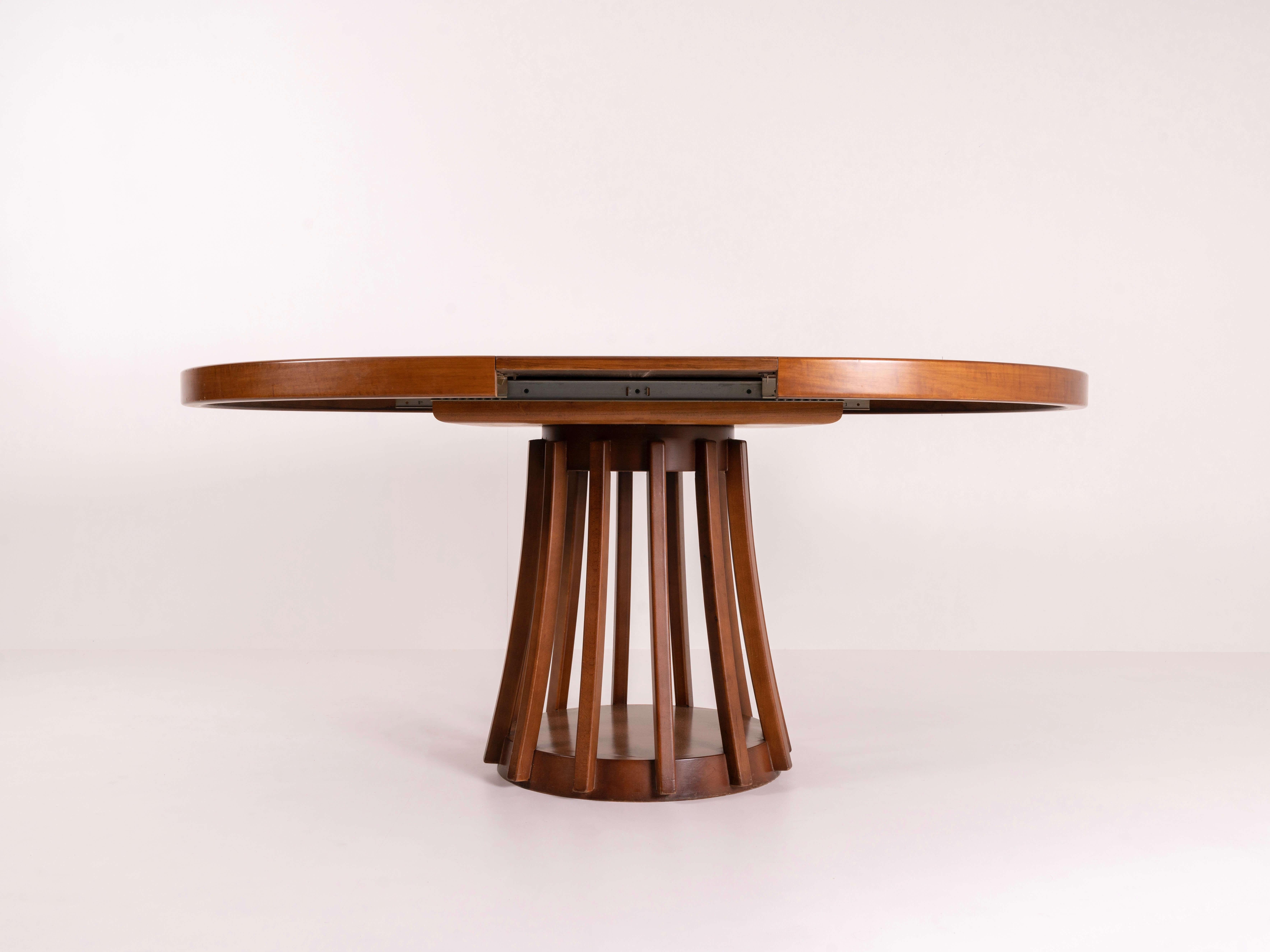 Angelo Mangiarotti Extendable Dining Table in Walnut, Italy 1970s 1