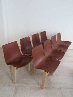 Angelo Mangiarotti para Agapecasa Sillas de comedor de piel de roble Modelo 3T, Italia Década de 2000