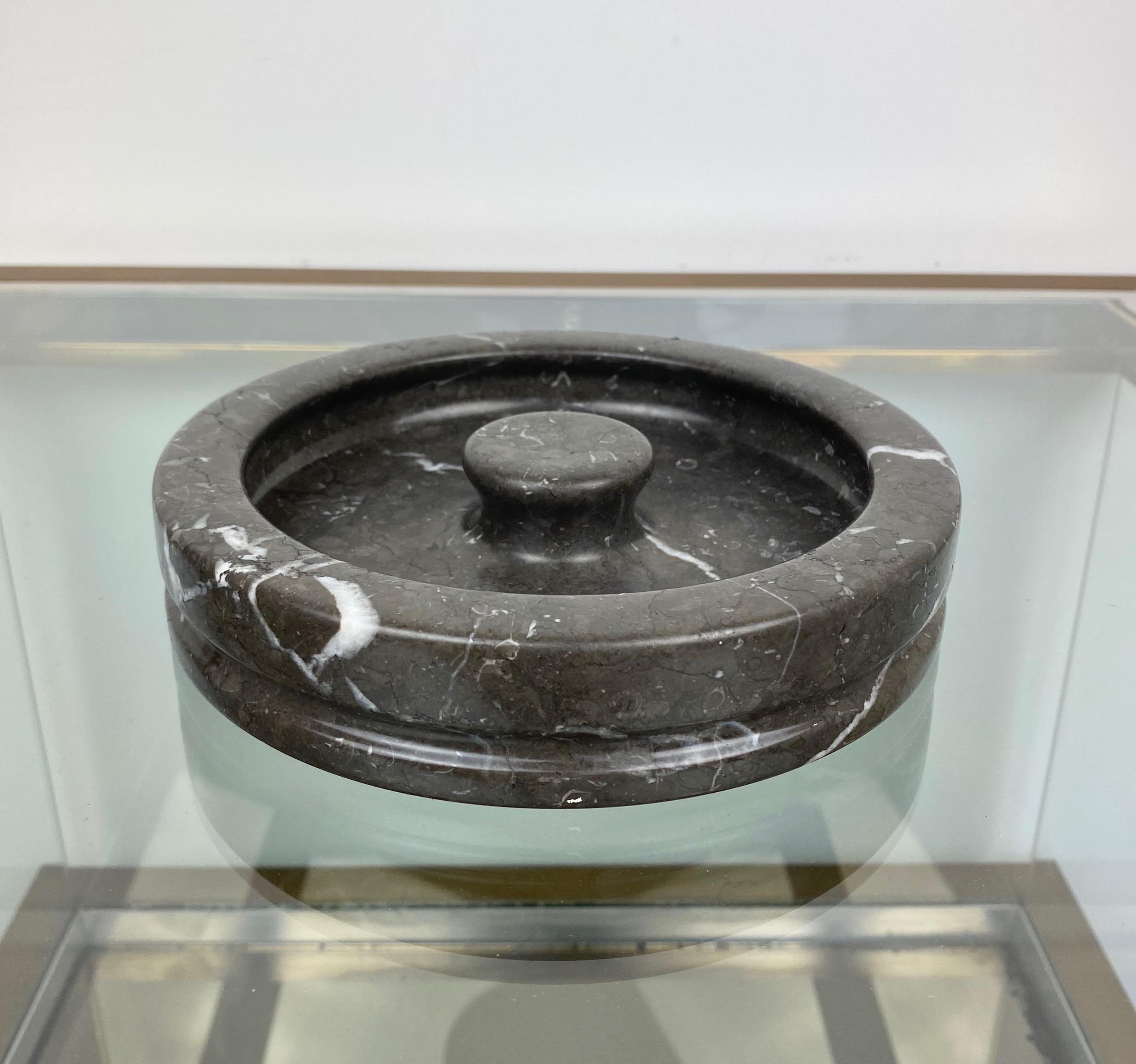 Marble ashtray by the Italian designer Angelo Mangiarotti for Knoll, Italy, 1960s.