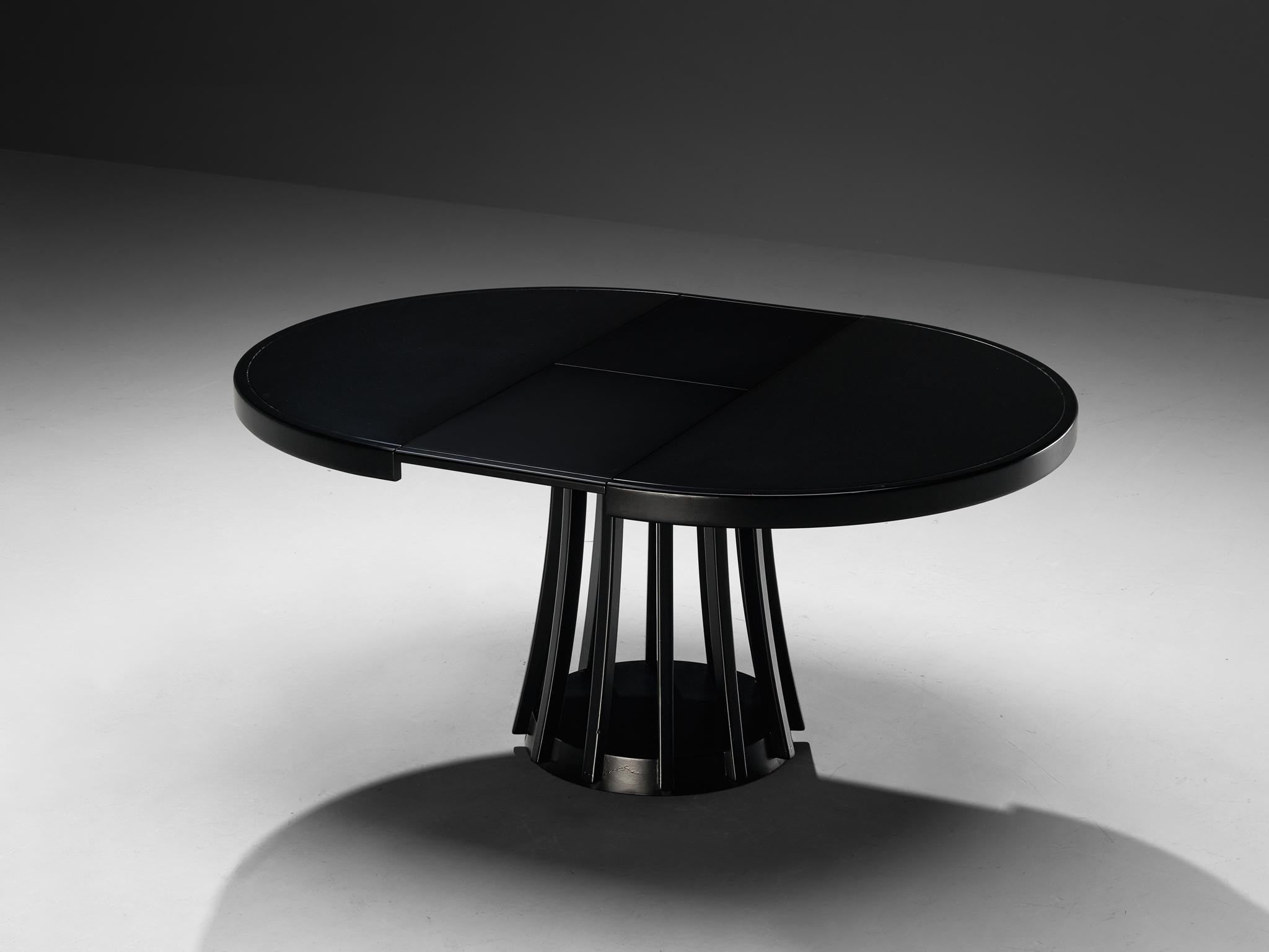 Angelo Mangiarotti for La Sorgente del Mobile, extendable dining table from the 'Programma S11' series, lacquered wood, Italy, 1972

This extendable table by Angelo Mangiarotti, part of the Programma S11 series from 1972, represents a clear