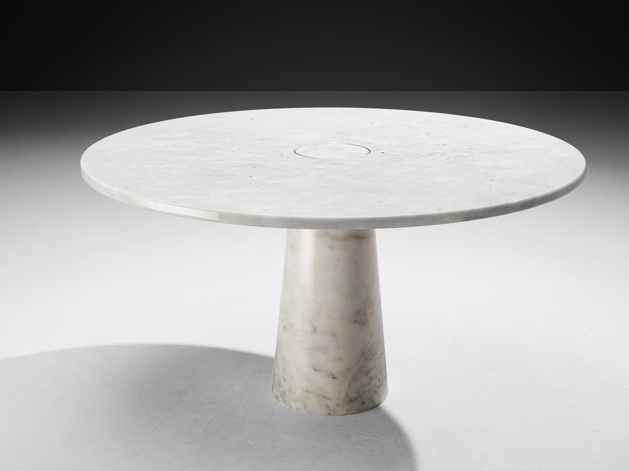 Angelo Mangiarotti pour Skipper, table de salle à manger 'Eros', marbre de Carrare, 1970

Cette table sculpturale d'Angelo Mangiarotti est un exemple habile de design postmoderne. La table est exécutée en marbre blanc de Carrare. Le plateau rond ne