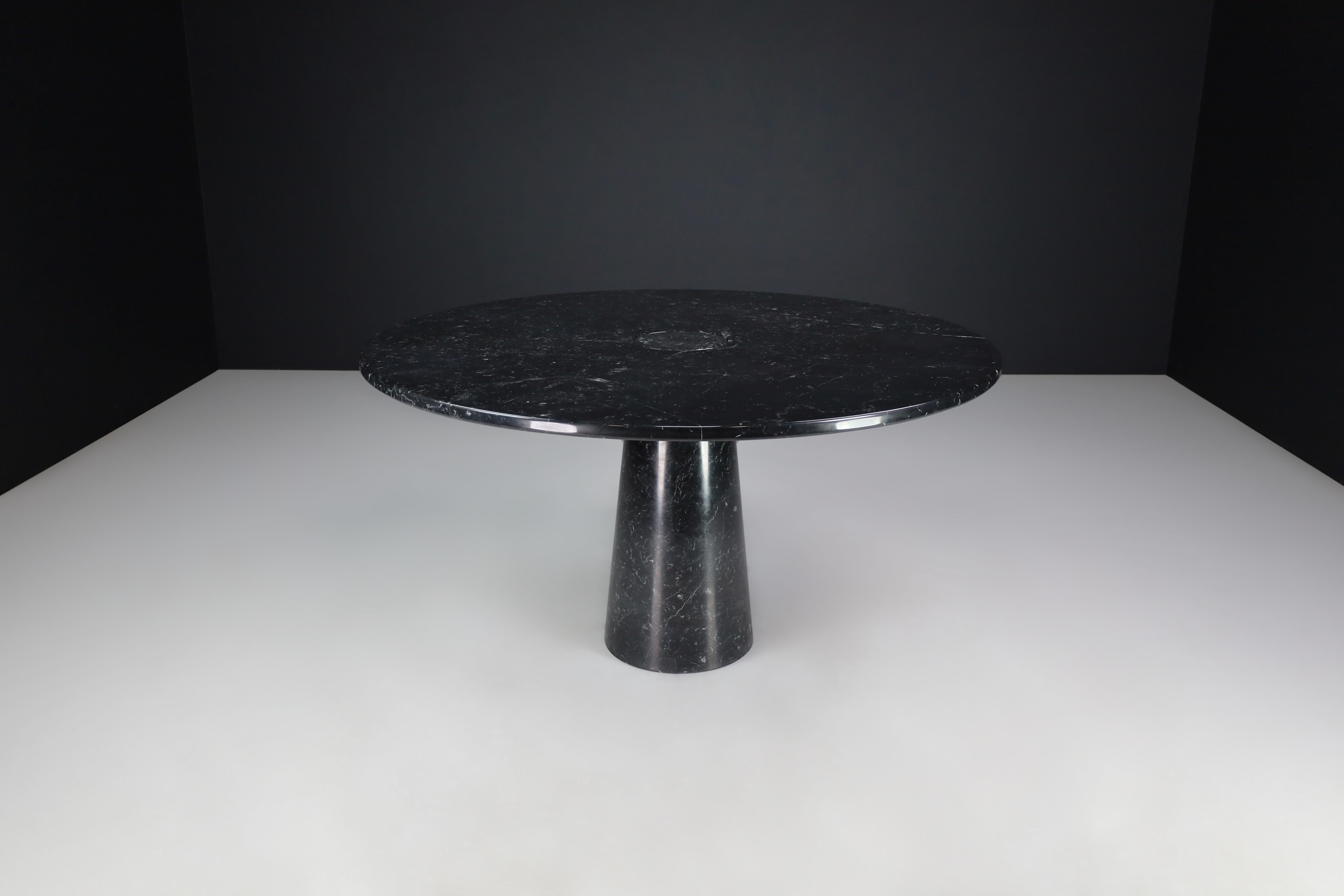 Angelo Mangiarotti for Skipper 'Eros' round dining table in Marquina Marble, Italy, 1970s.

This is the Skipper 'Eros' series round dining table designed by Angelo Mangiarotti in the 1970s. The table is made of black Nero Marquina marble and has a