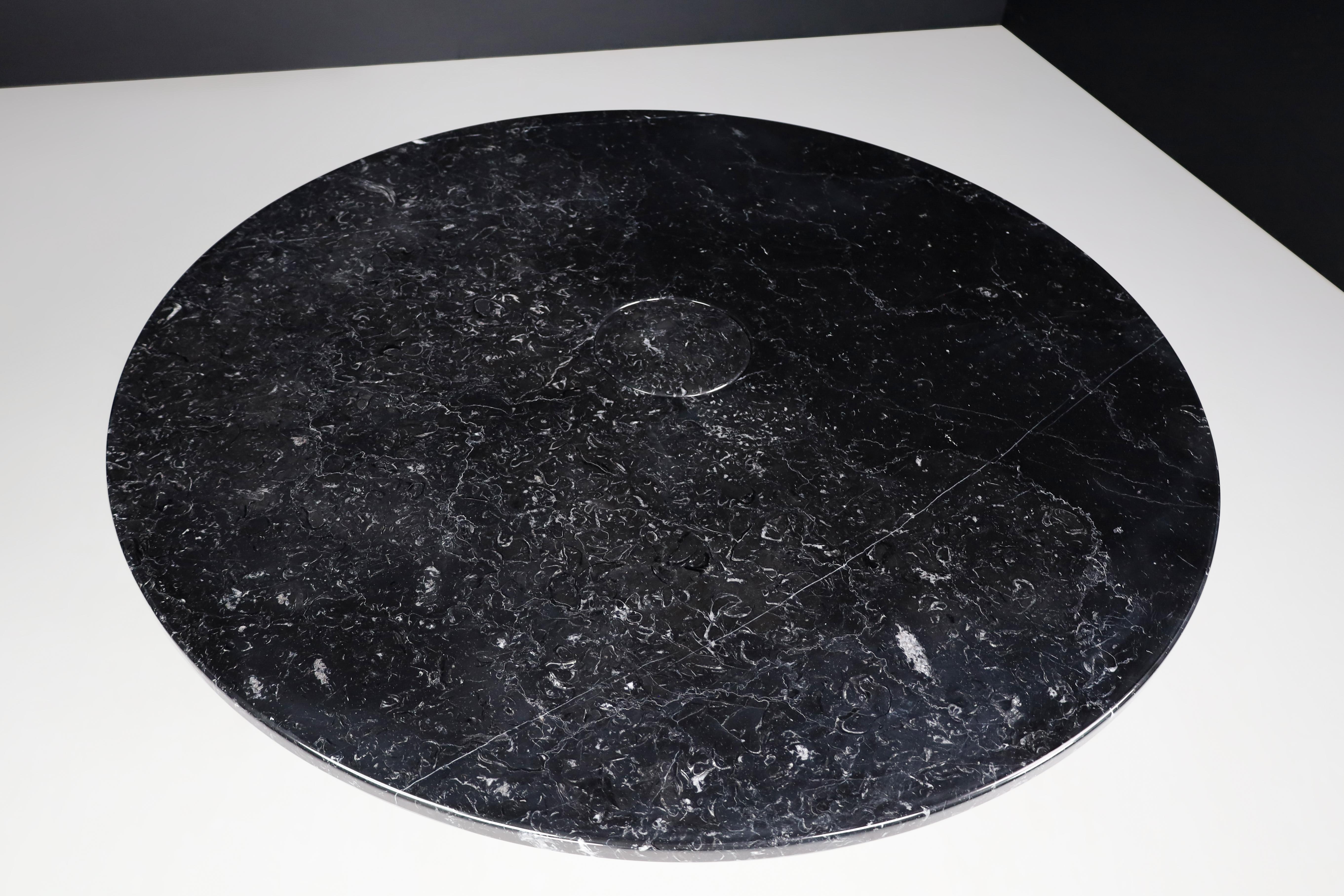 Angelo Mangiarotti for Skipper 'Eros' Round Dining Table in Marquina Marble In Good Condition For Sale In Almelo, NL