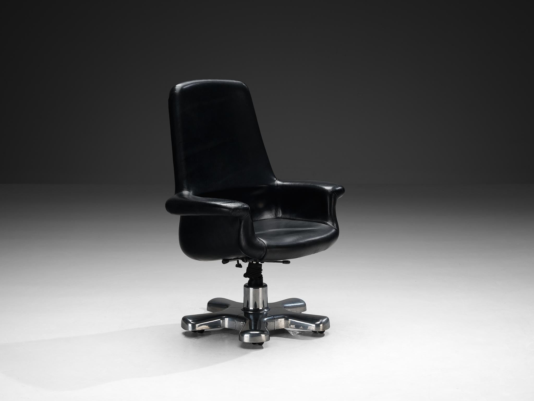 Angelo Mangiarotti for Skipper, 'Executive 80' desk chair, collection 'Comput' leather, chromed aluminum, Italy, 1979

This Executive 80 chair by Angelo Mangiarotti for Skipper dates back to the late 1970s, a time when office furniture was starting