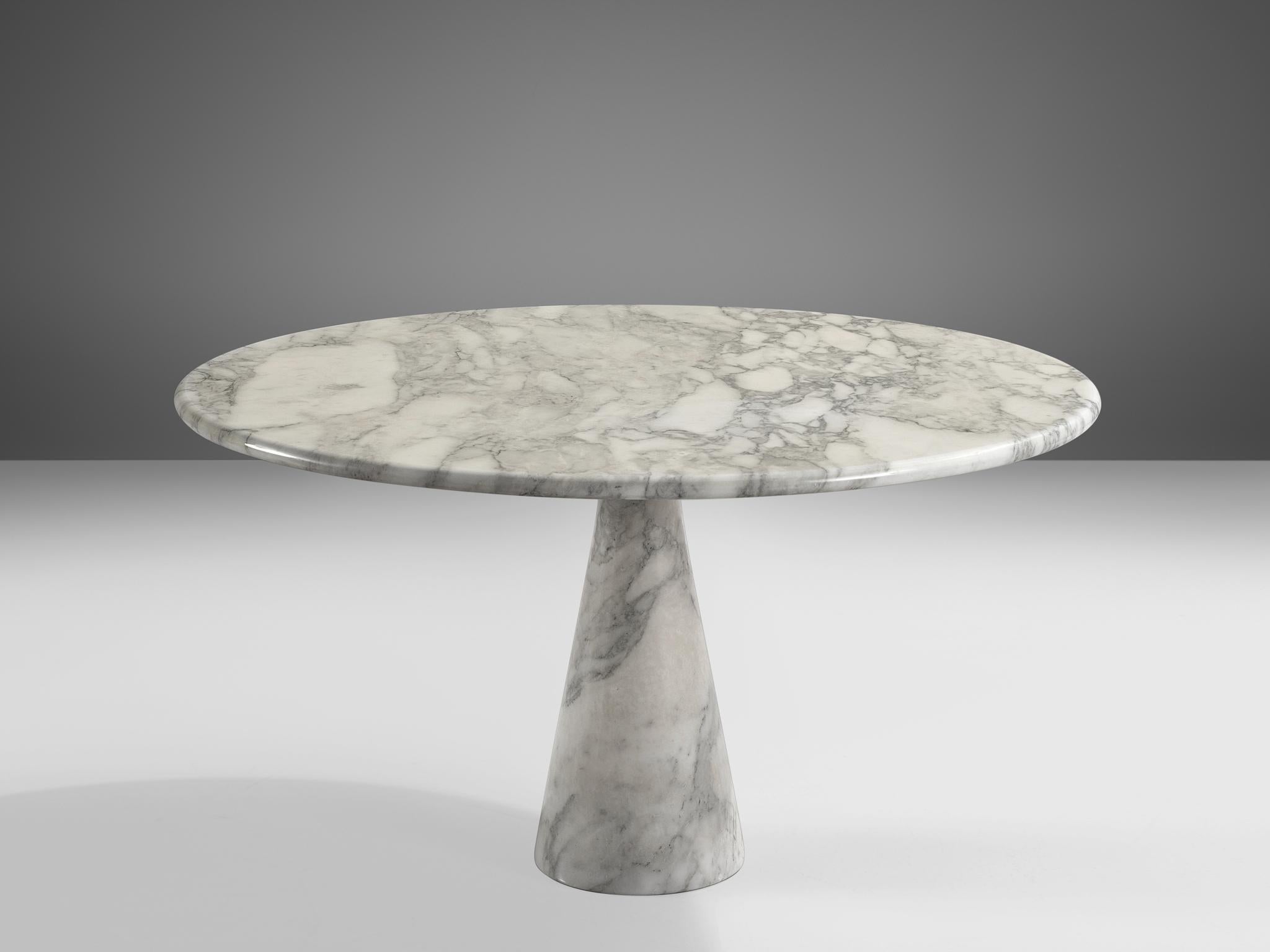 Angelo Mangiarotti for Skipper, 'M1' dining table, marble, Italy, 1969

Angelo Mangiarotti designd the 'M1' dining table for Skipper in 1969. On a cone shaped pedestal rests the round tabletop. The white marble shows a dynamic grain and so the