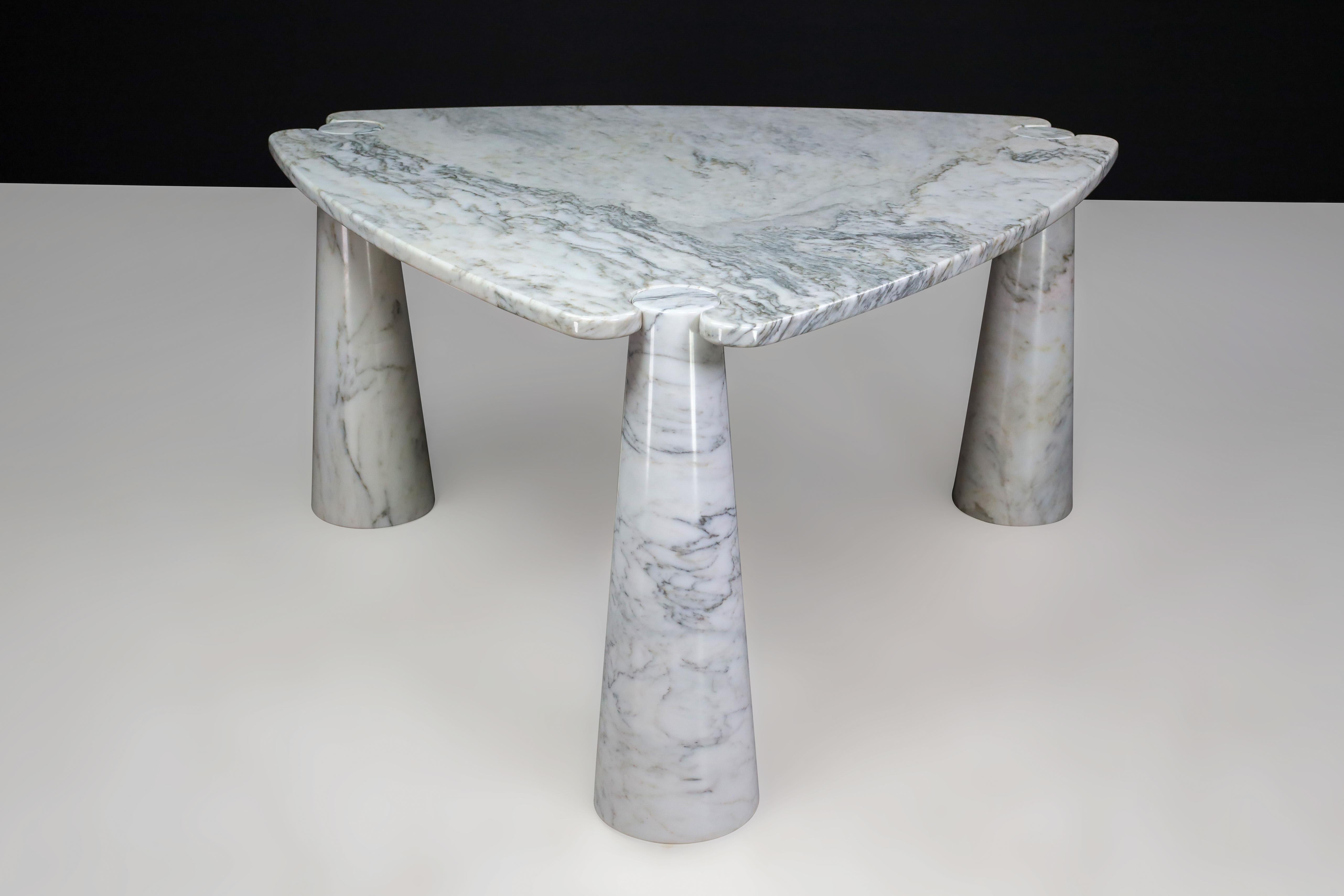Angelo Mangiarotti pour Skipper Table centrale triangulaire Eros en marbre blanc de Carrara  en vente 3