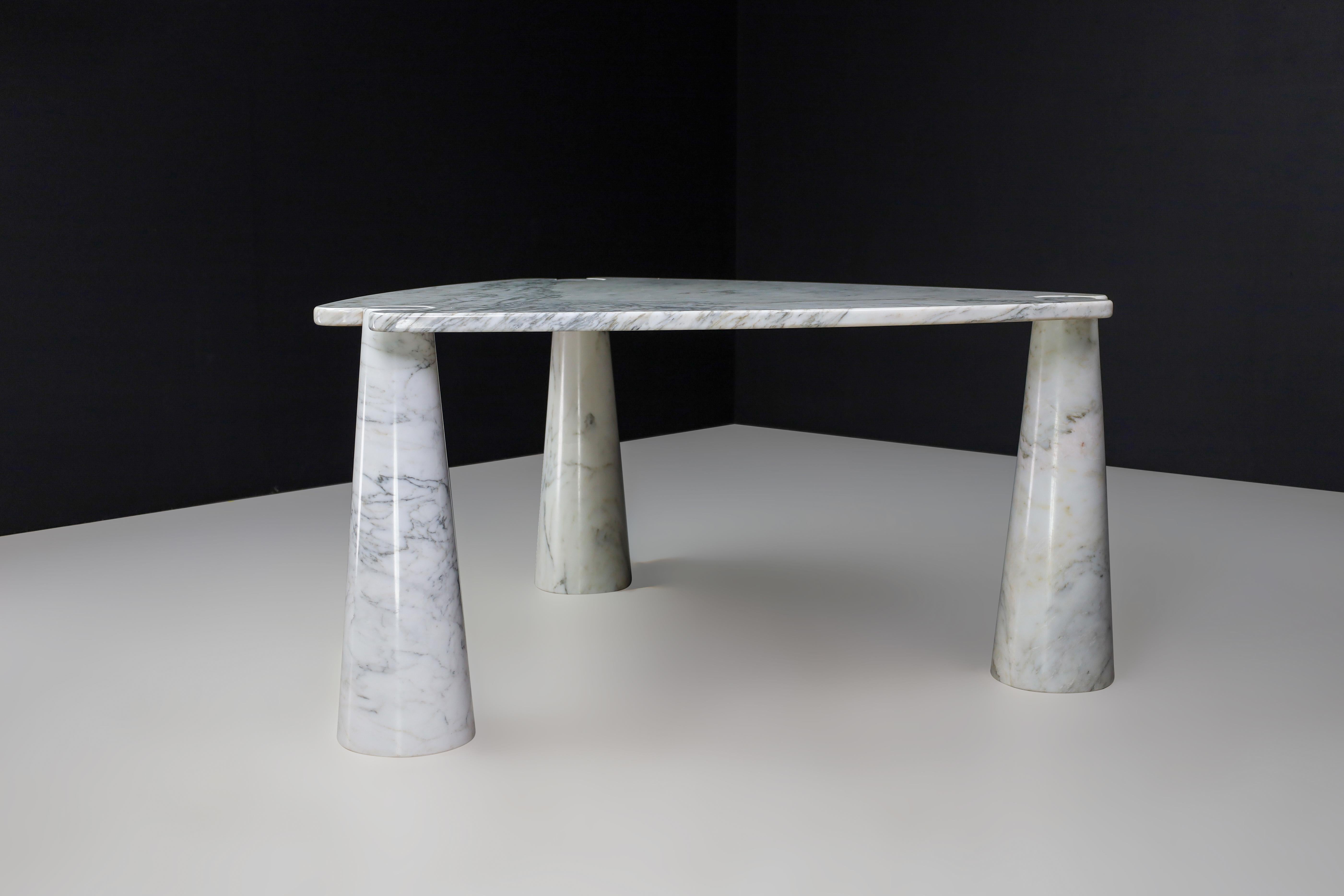 Angelo Mangiarotti pour Skipper Table centrale triangulaire Eros en marbre blanc de Carrara  en vente 2
