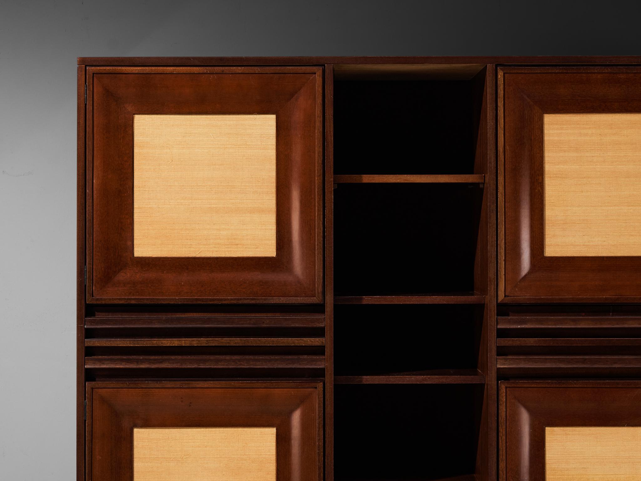 Mid-Century Modern Armoire Angelo Mangiarotti pour Sorgente dei Mobili en acajou et toile de gazon en vente