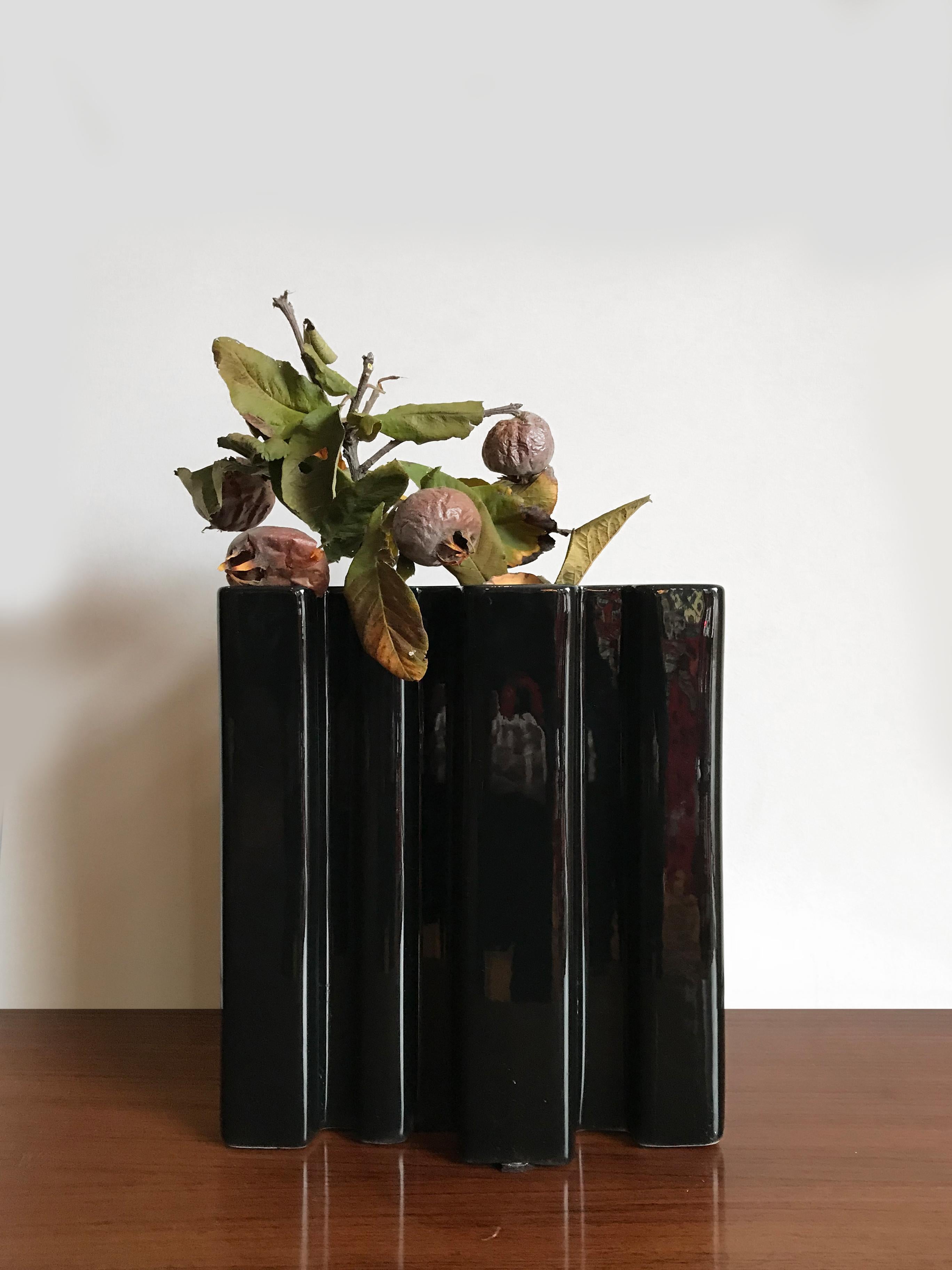 Italian black glazed ceramic vase designed by Angelo Mangiarotti, Superego editions, 2000s
Very good vintage condition.