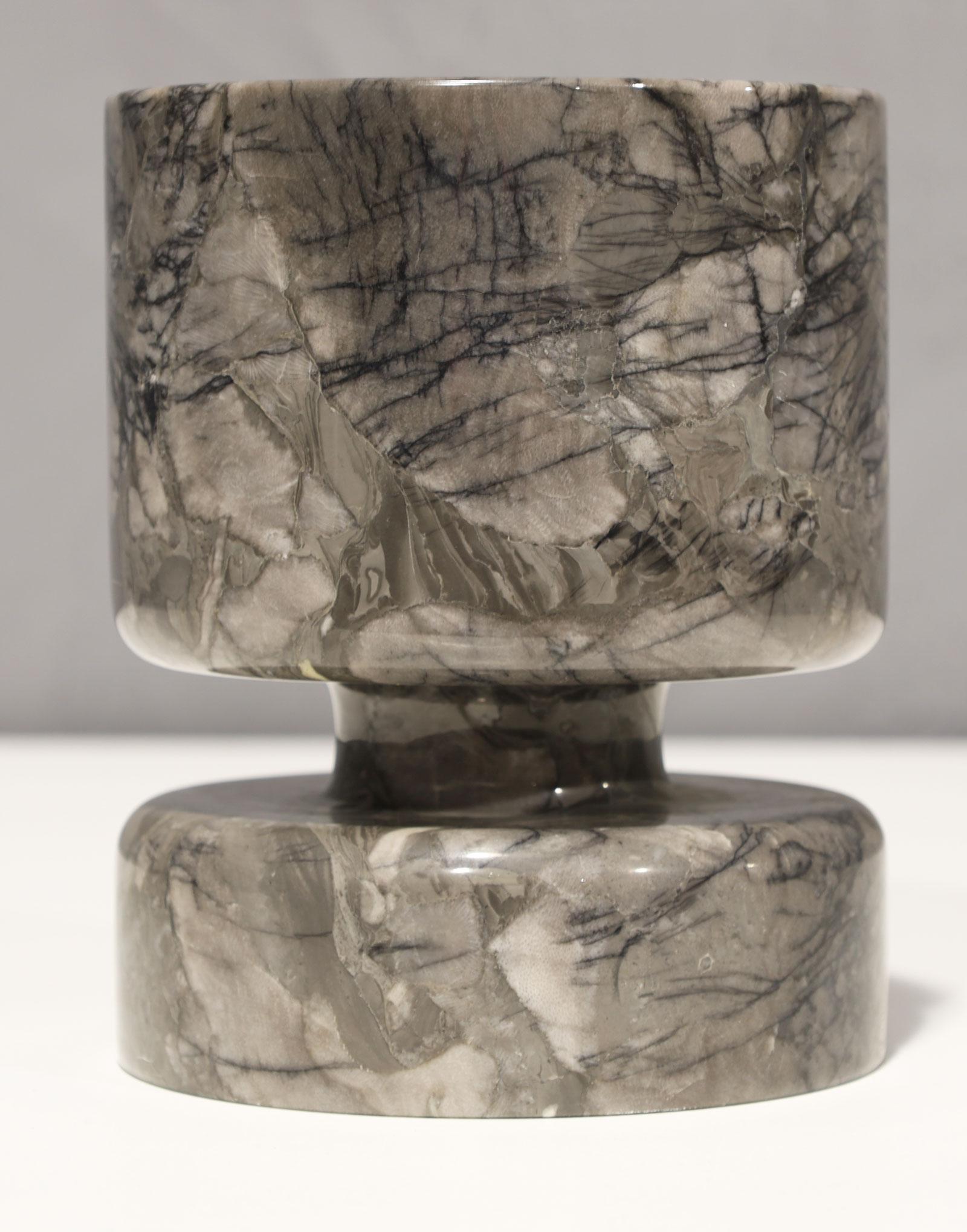Angelo Mangiarotti Vase aus grauem Marmor (Italienisch) im Angebot
