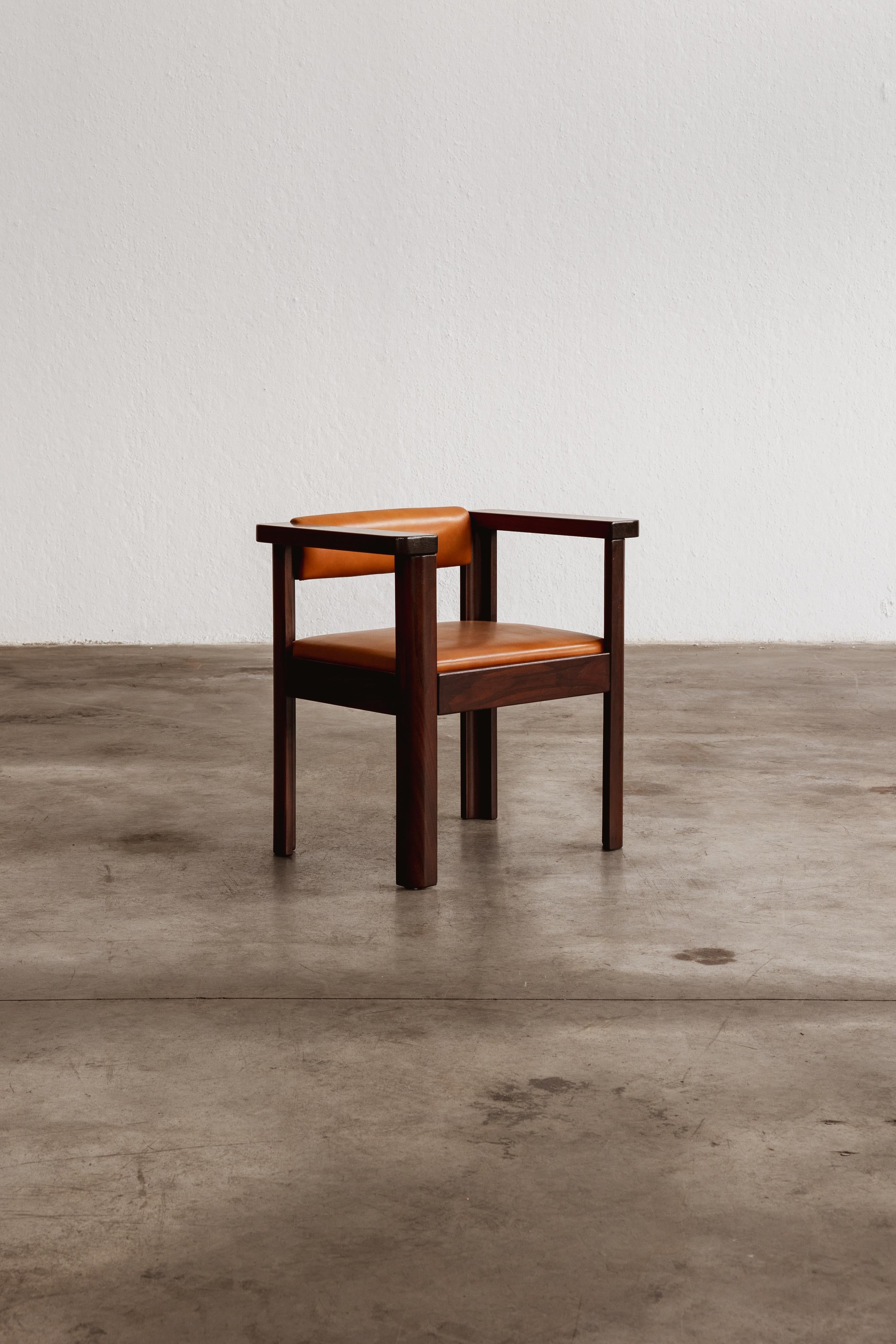 Angelo Mangiarotti “Idlor” armchair for Lorenzon, rosewood and leather, Italy, 1960s.

Mangiarotti 