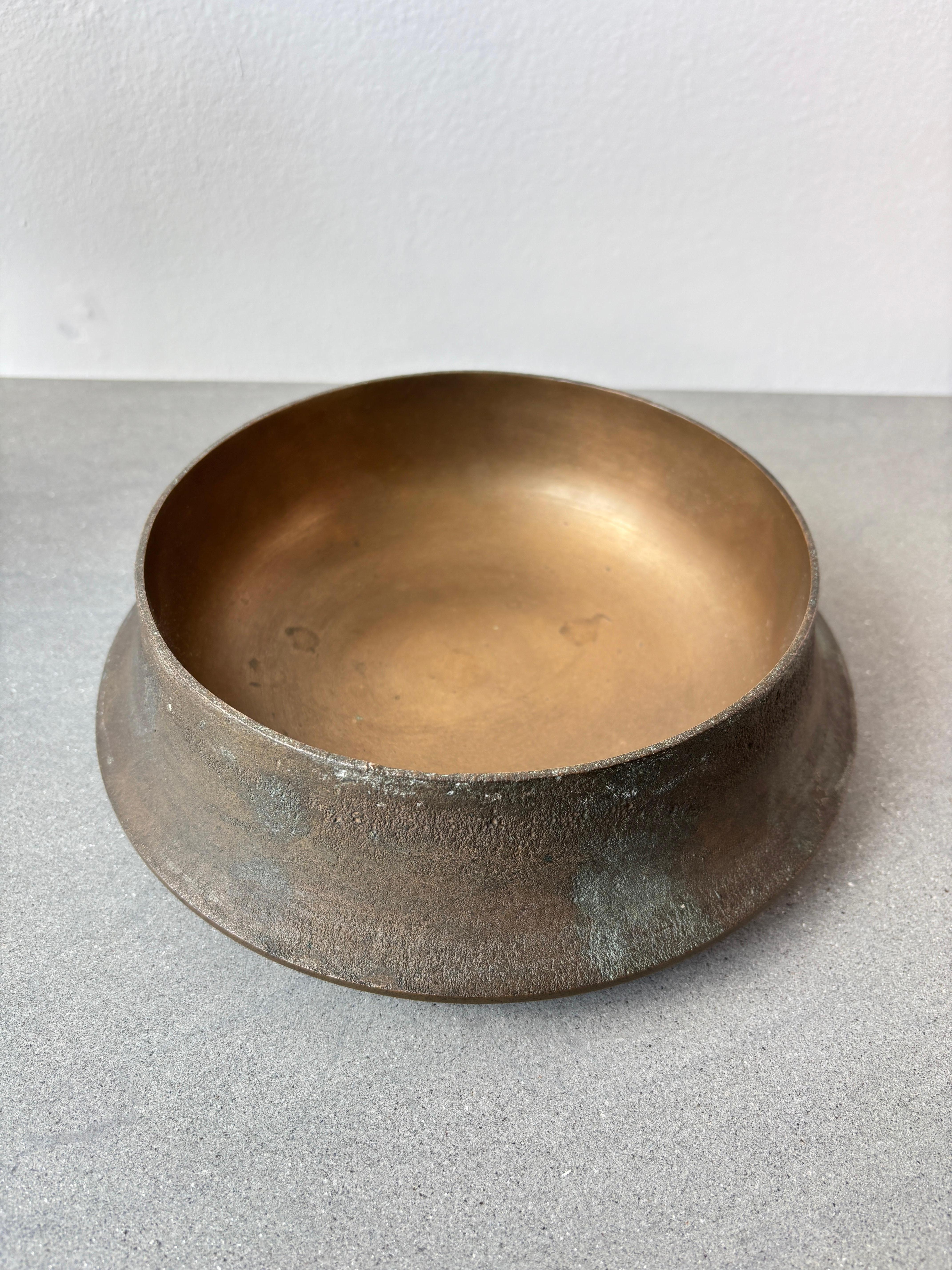 Mid-Century Modern Bol rond italien Angelo Mangiarotti de la fonderie Bernini signé Mangiarotti