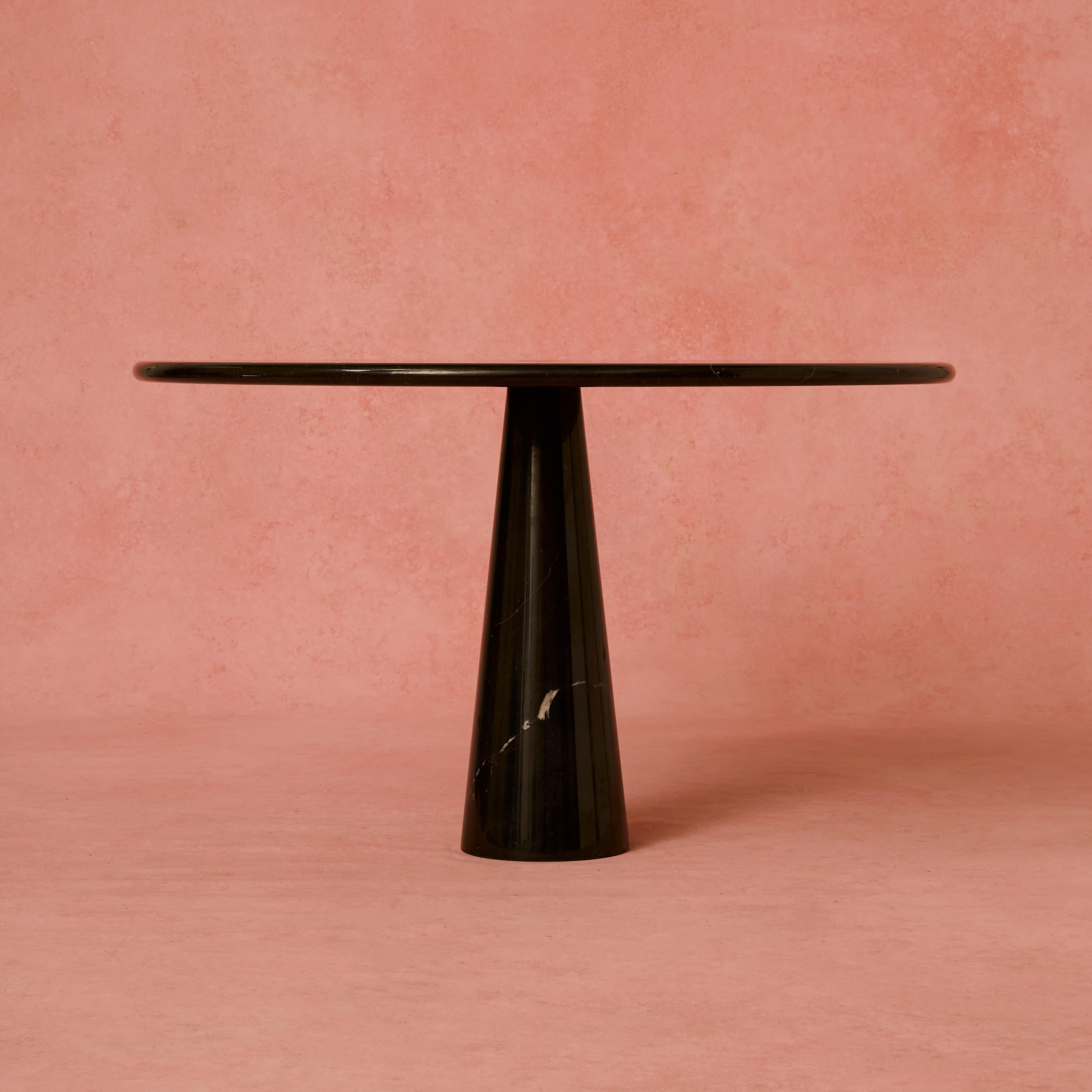Black Marble ‘Eros’ dining table Designed by Angelo Mangiarotti, 1971. The table is made from black marble with white veins running through with a conical post coming through centre of circular round top. Part of the Eros series for Skipper, Italy.