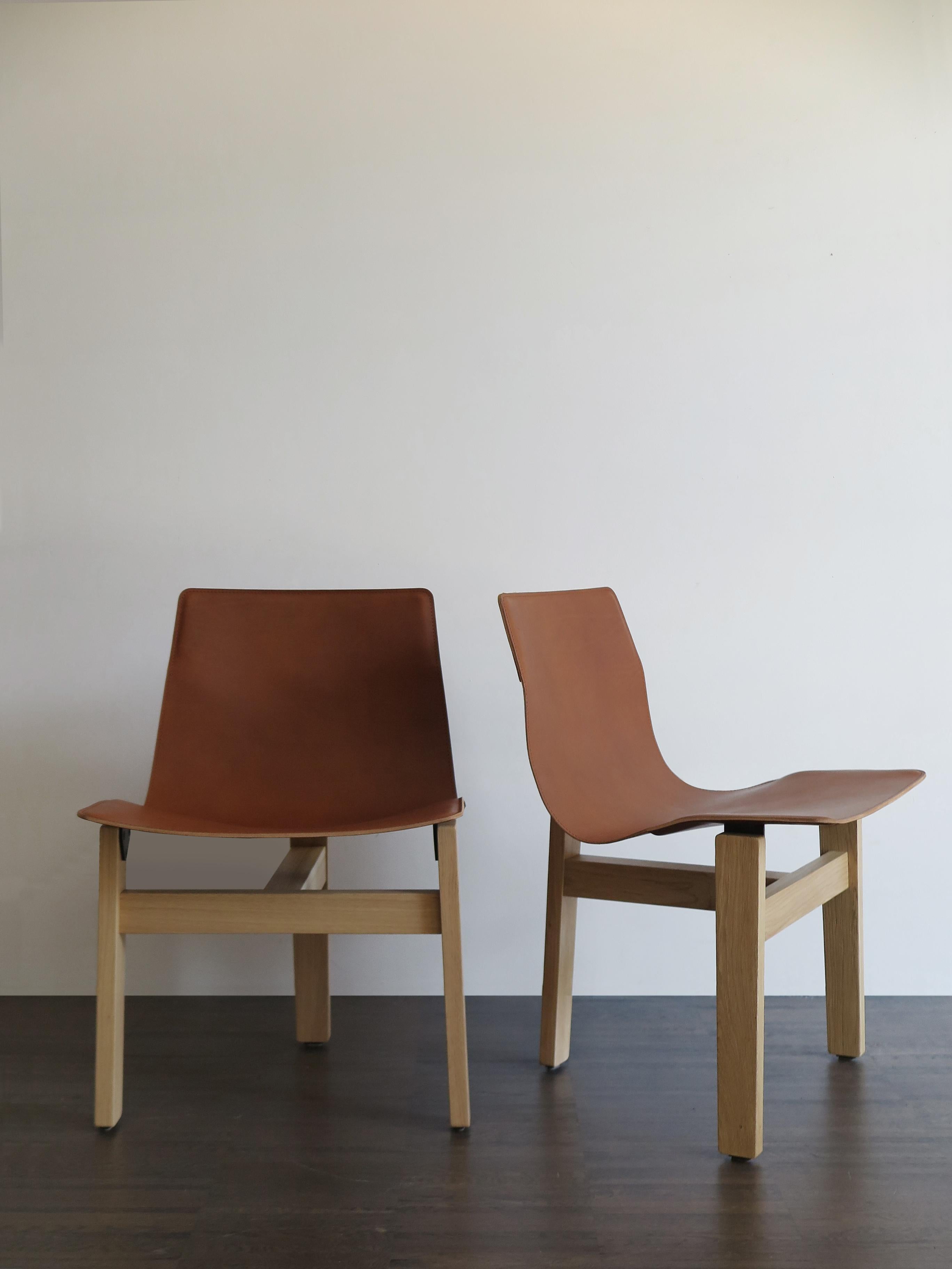 Italian dining chairs model 3T designed by Angelo mangiarotti from 1978 made of traditional materials like wood and leather feauturing simple but elegant constuction details.
New production by Agapecasa with designer and manufacturer’s mark