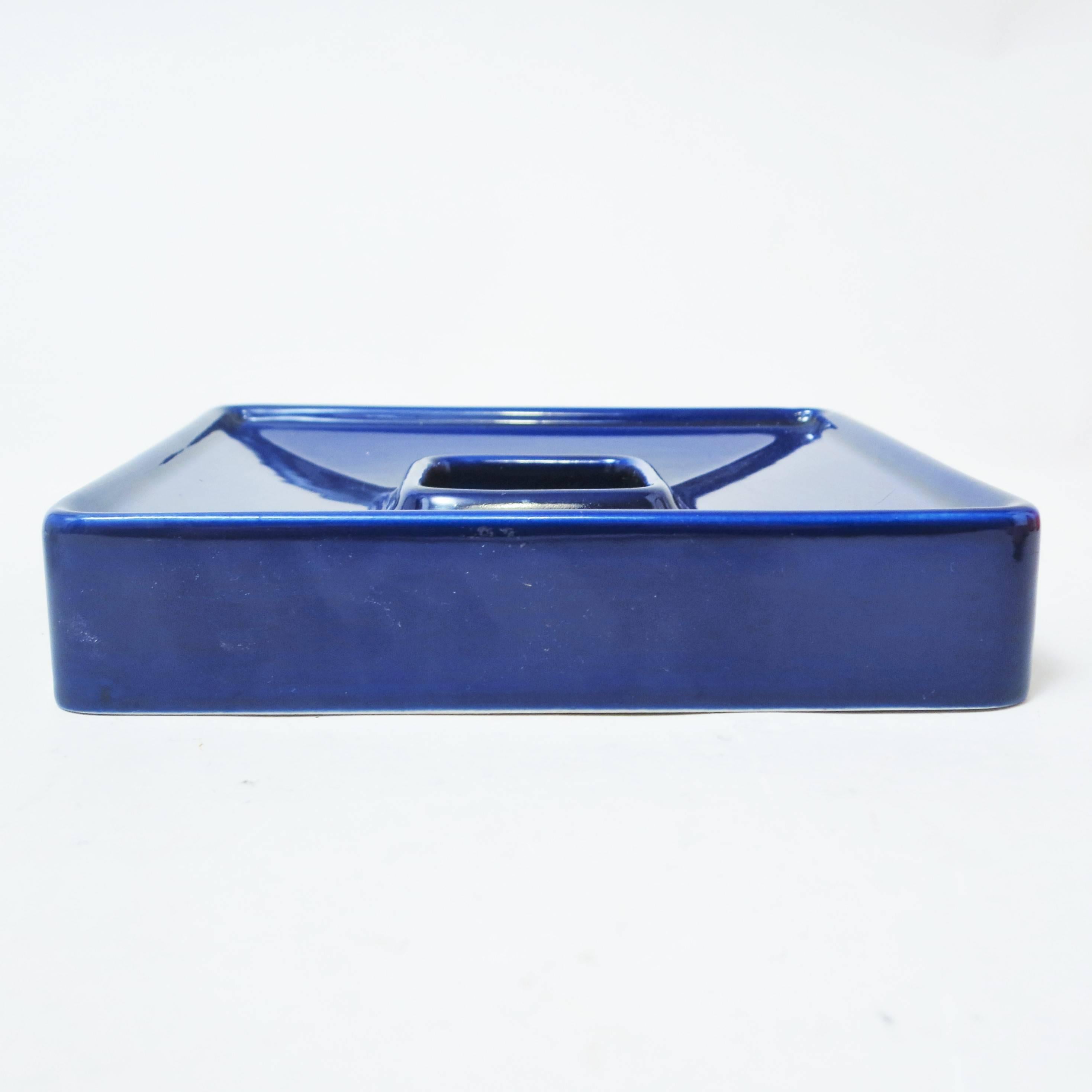 Large square ashtray in blue ceramic designed by Angelo Mangiarotti edited by Fratelli Brambilla in the late 1960s
Stamped under the base.