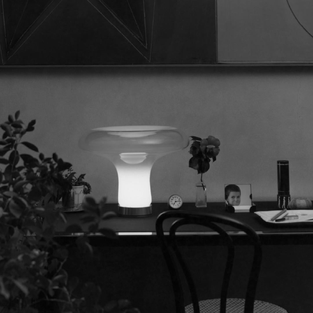 Angelo Mangiarotti für Artemide: Glas-Tischlampe „Lesbo“ aus Glas (Moderne der Mitte des Jahrhunderts) im Angebot