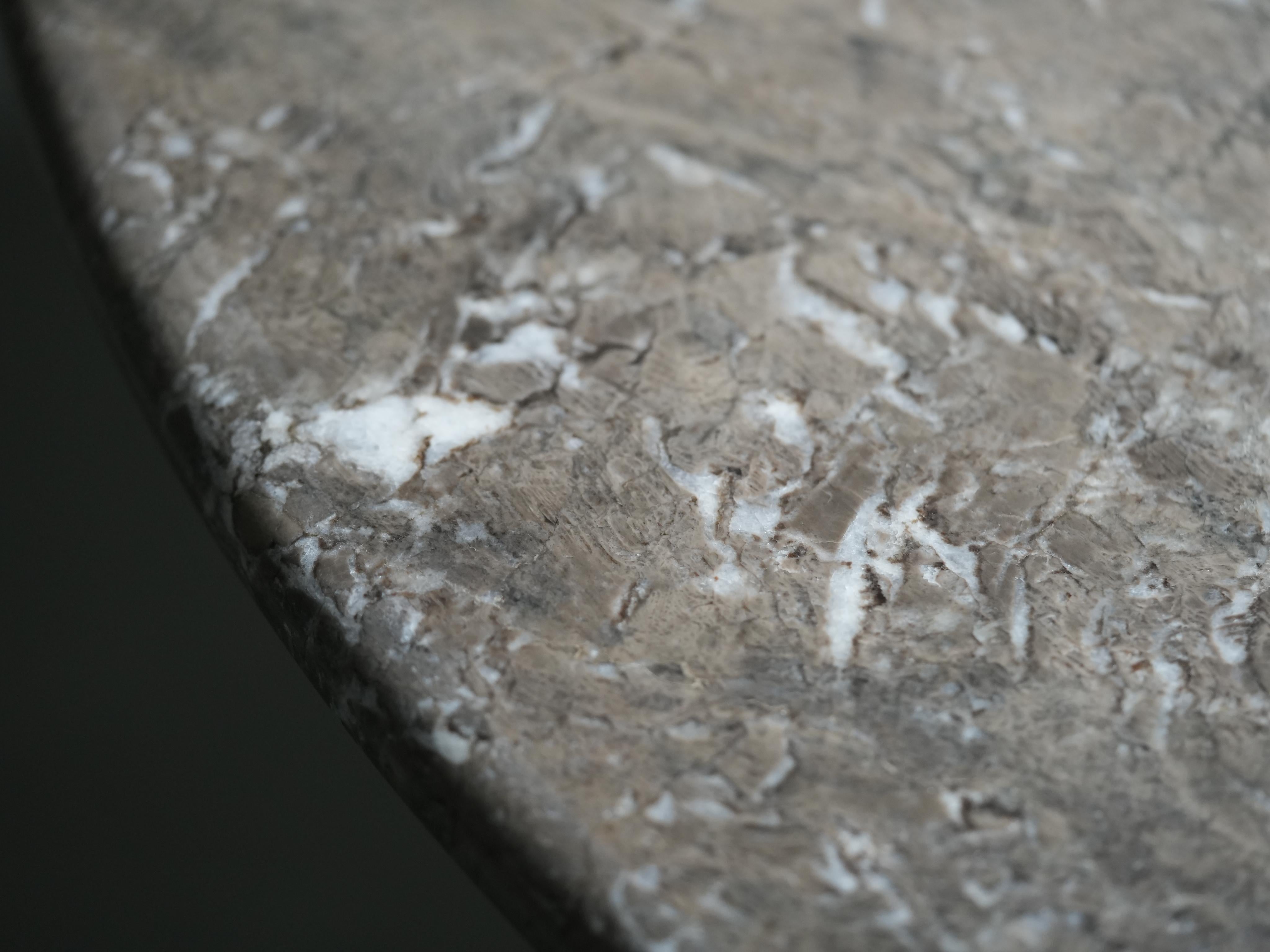 Angelo Mangiarotti 'M1' Dining Table for Skipper in light grey Marble, 1969 For Sale 4
