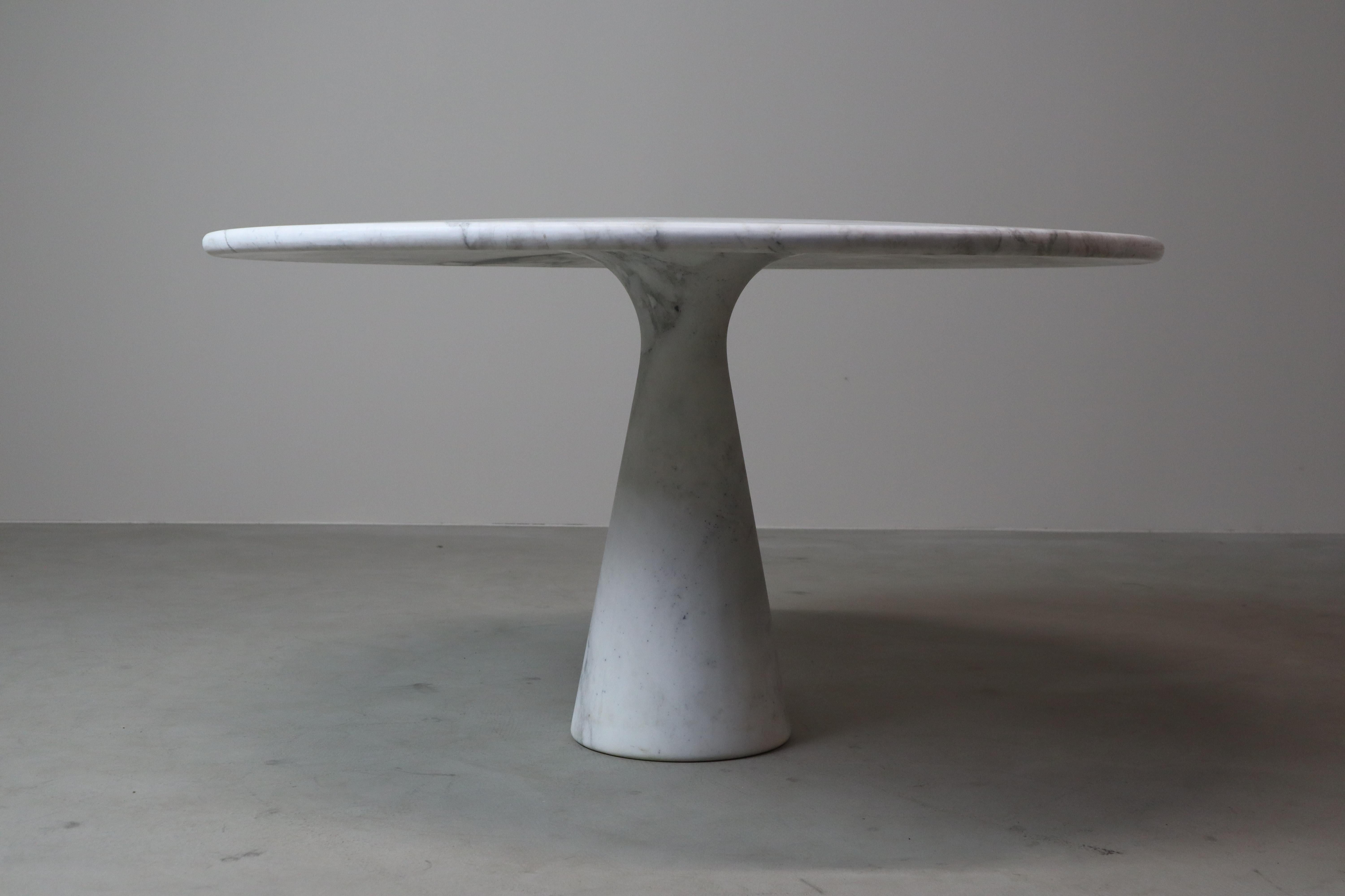 Post-Modern Angelo Mangiarotti ‘M1’ dining table in solid Carrara Marble for Skipper, Italy For Sale