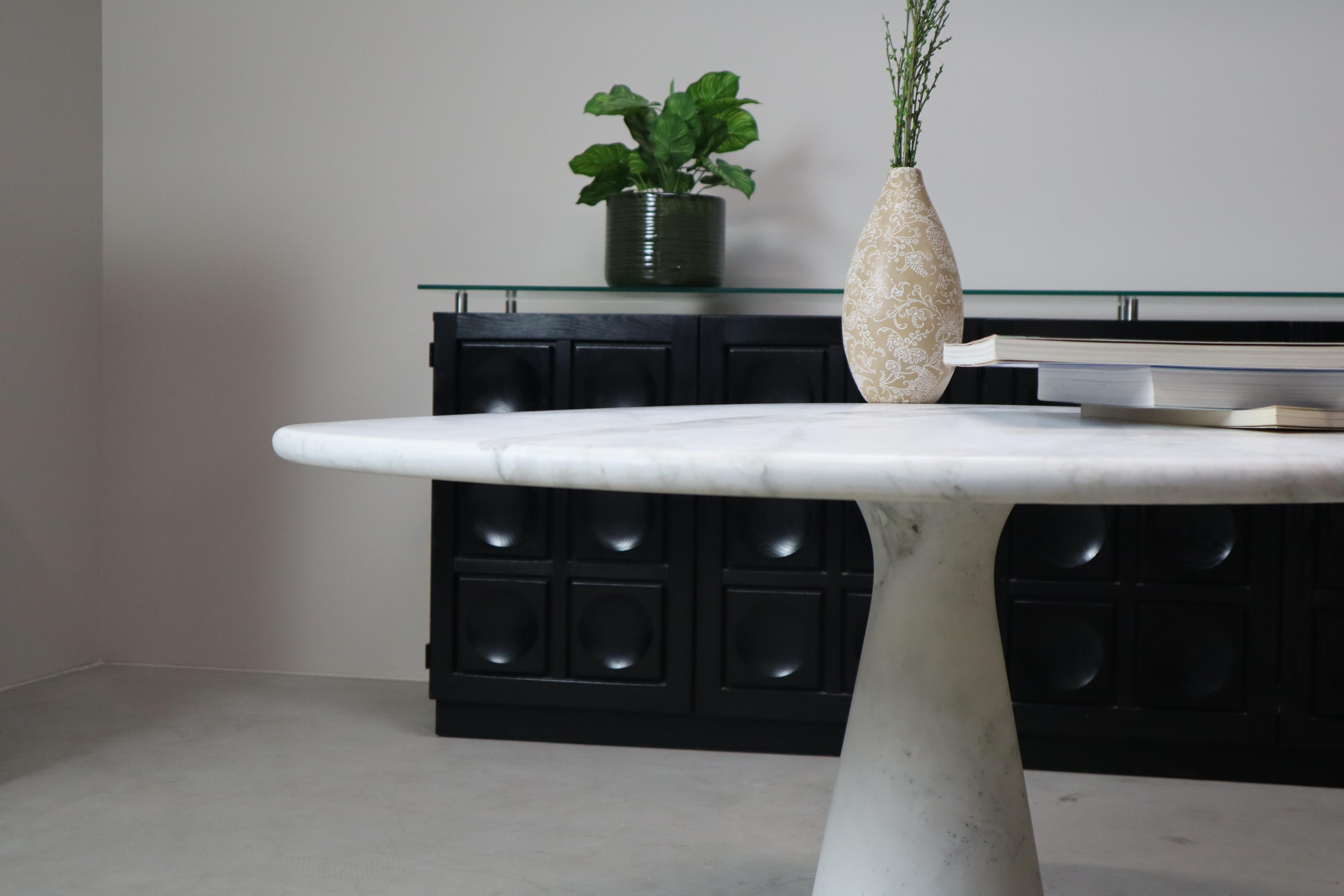 Angelo Mangiarotti ‘M1’ dining table in solid Carrara Marble for Skipper, Italy For Sale 1